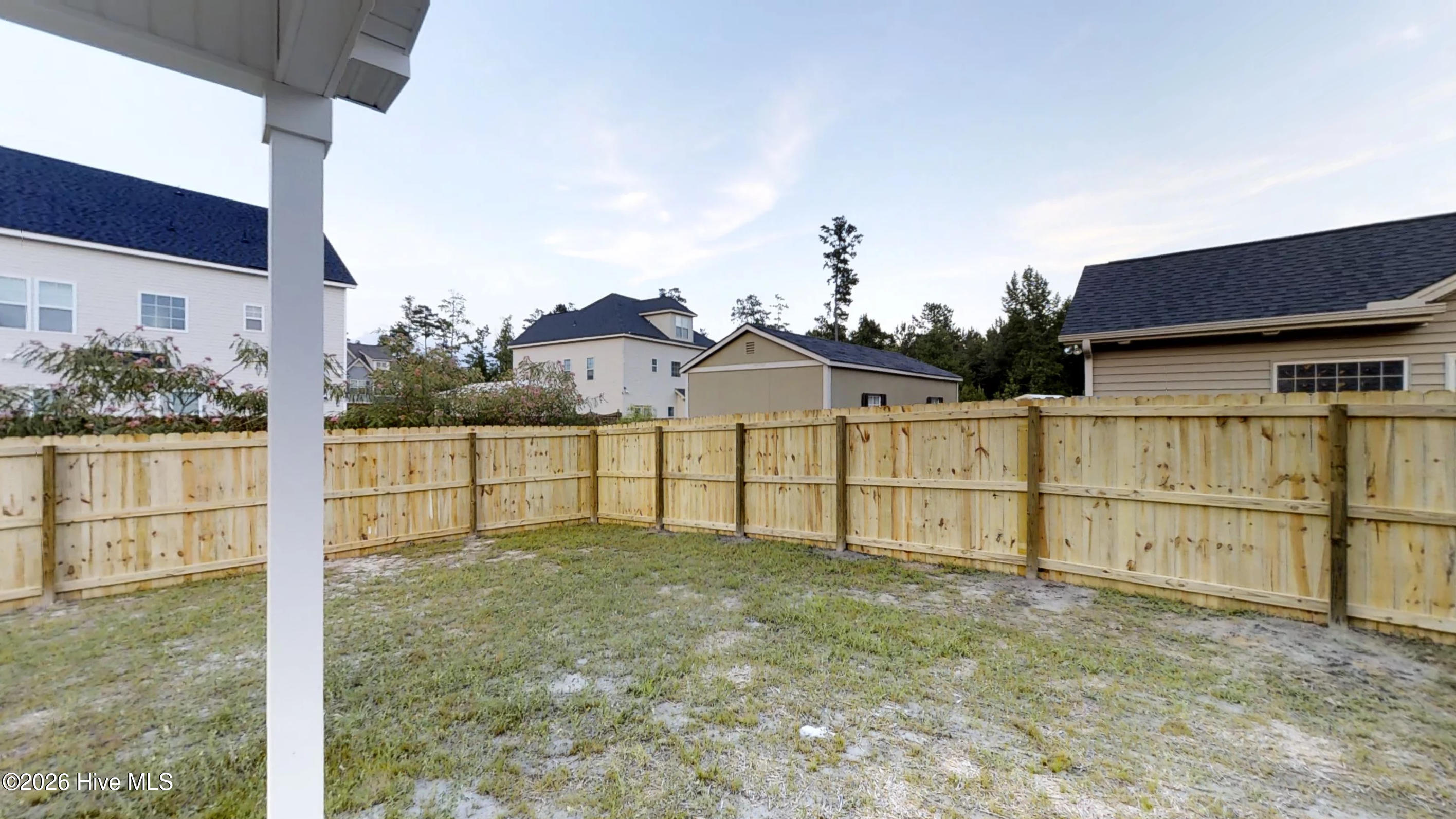 100562785 | Photo 25