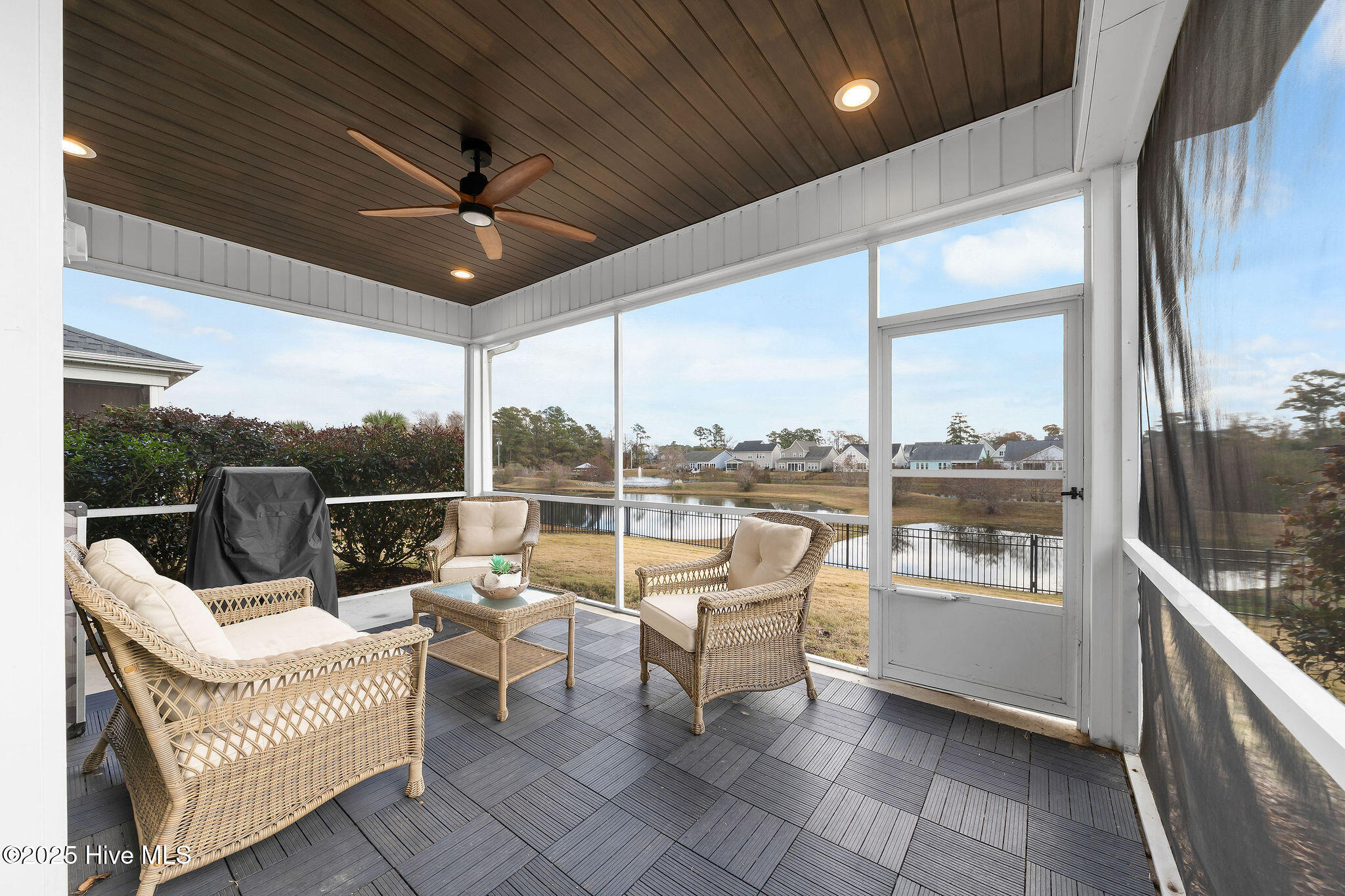 100544124 | Photo 50