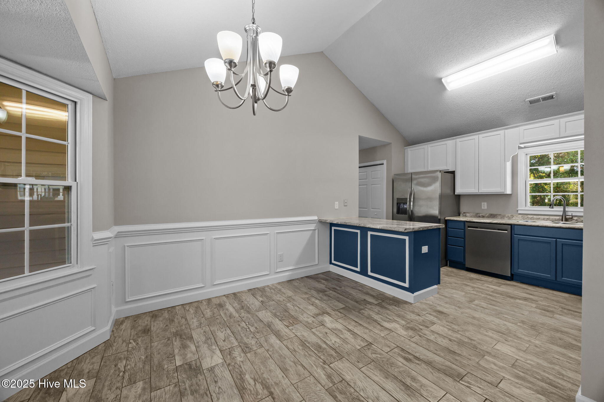 100535076 | Photo 13