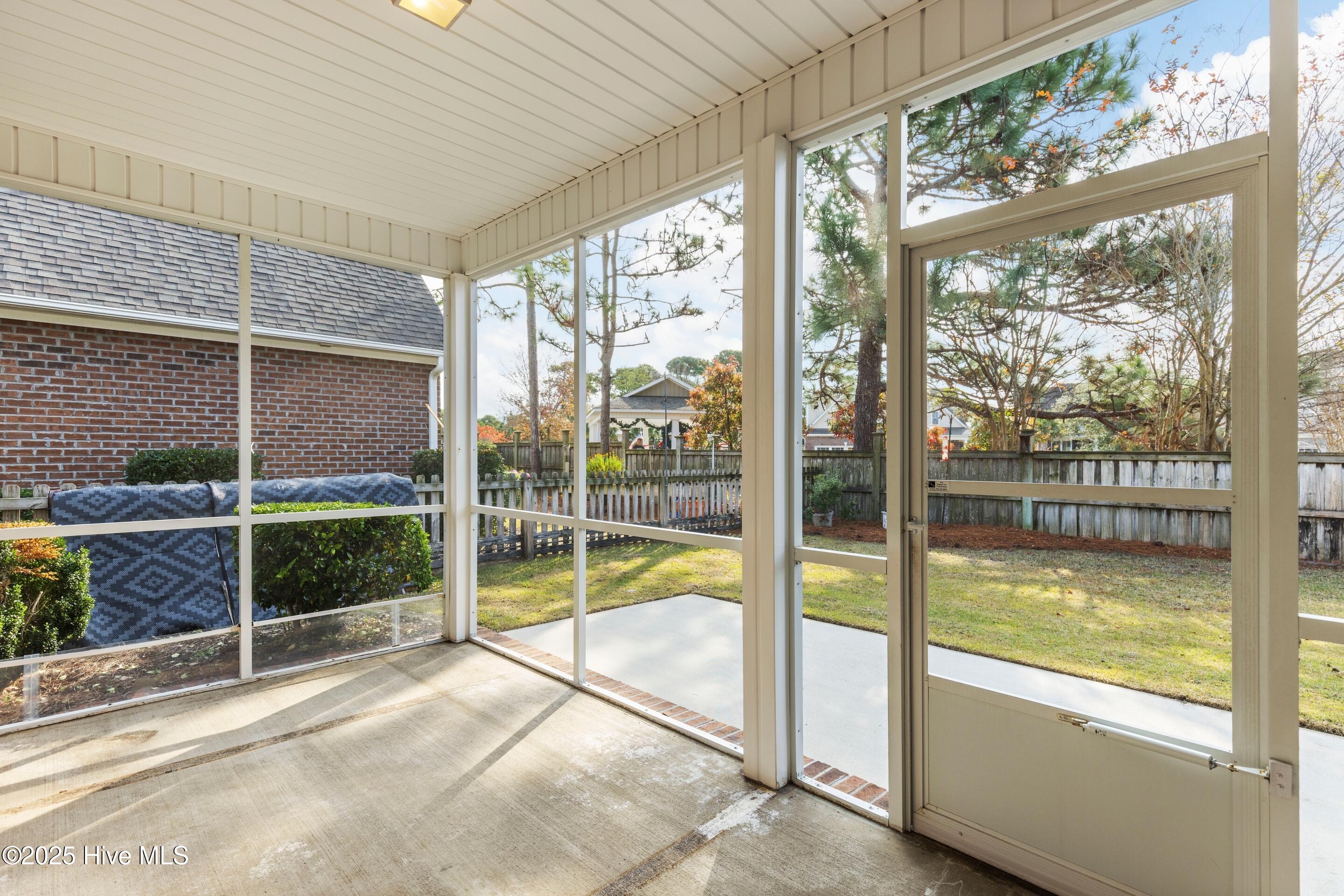 100542778 | Photo 43