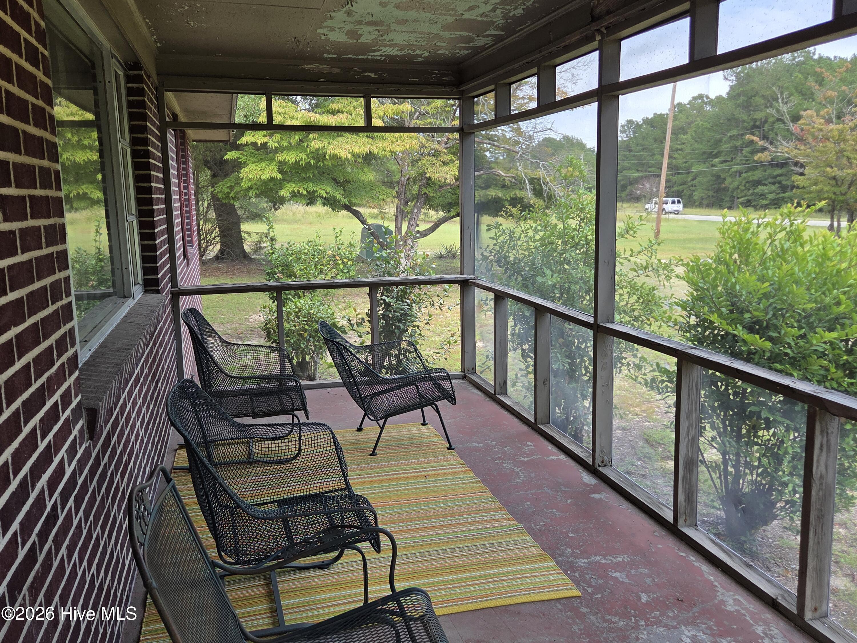 100605519 | Photo 2