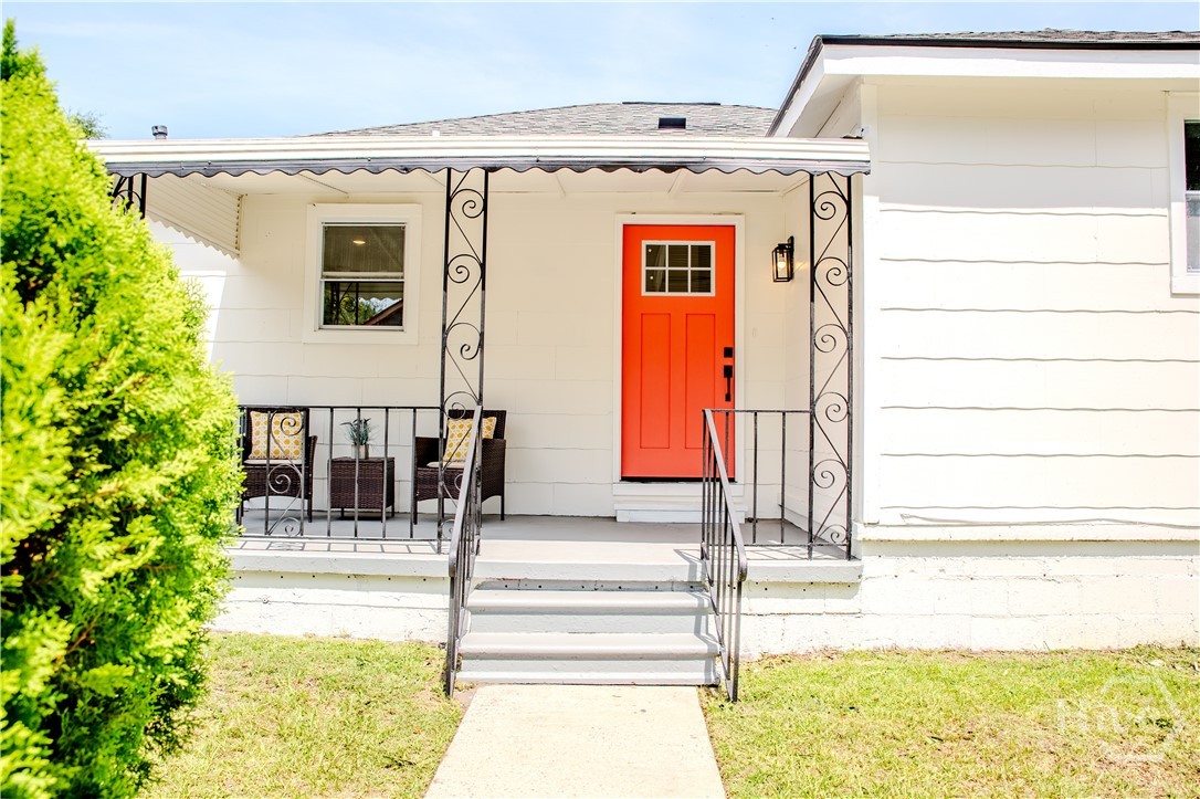 Photo 3 of Single family home for sale at 201 Lawton Ave, Savannah, GA 31404 | MLS# SA360917 | Listing updated on 2026-09-16