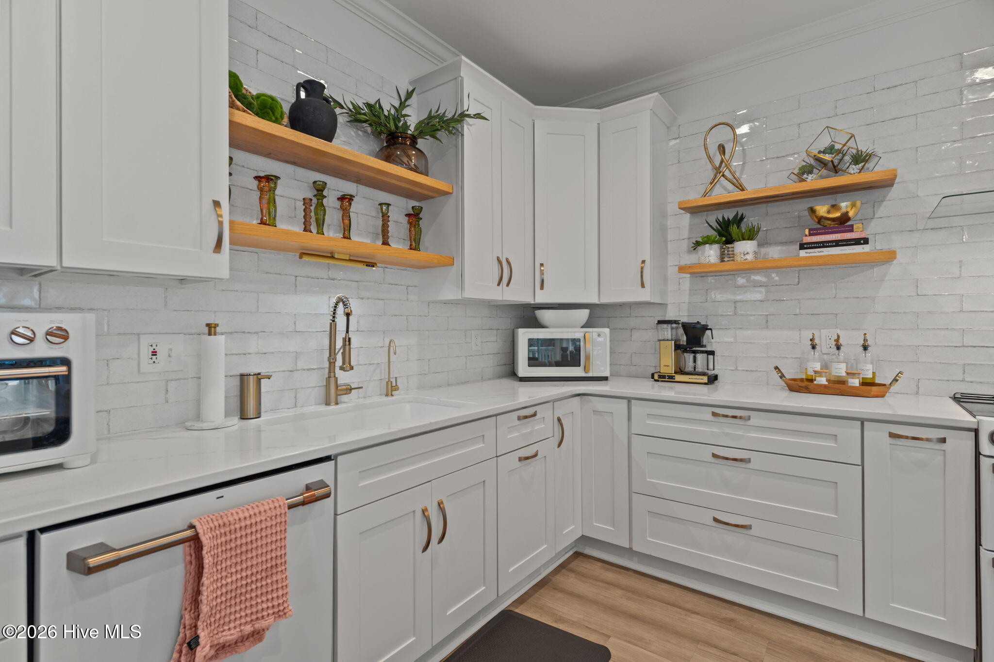 100557264 | Photo 13