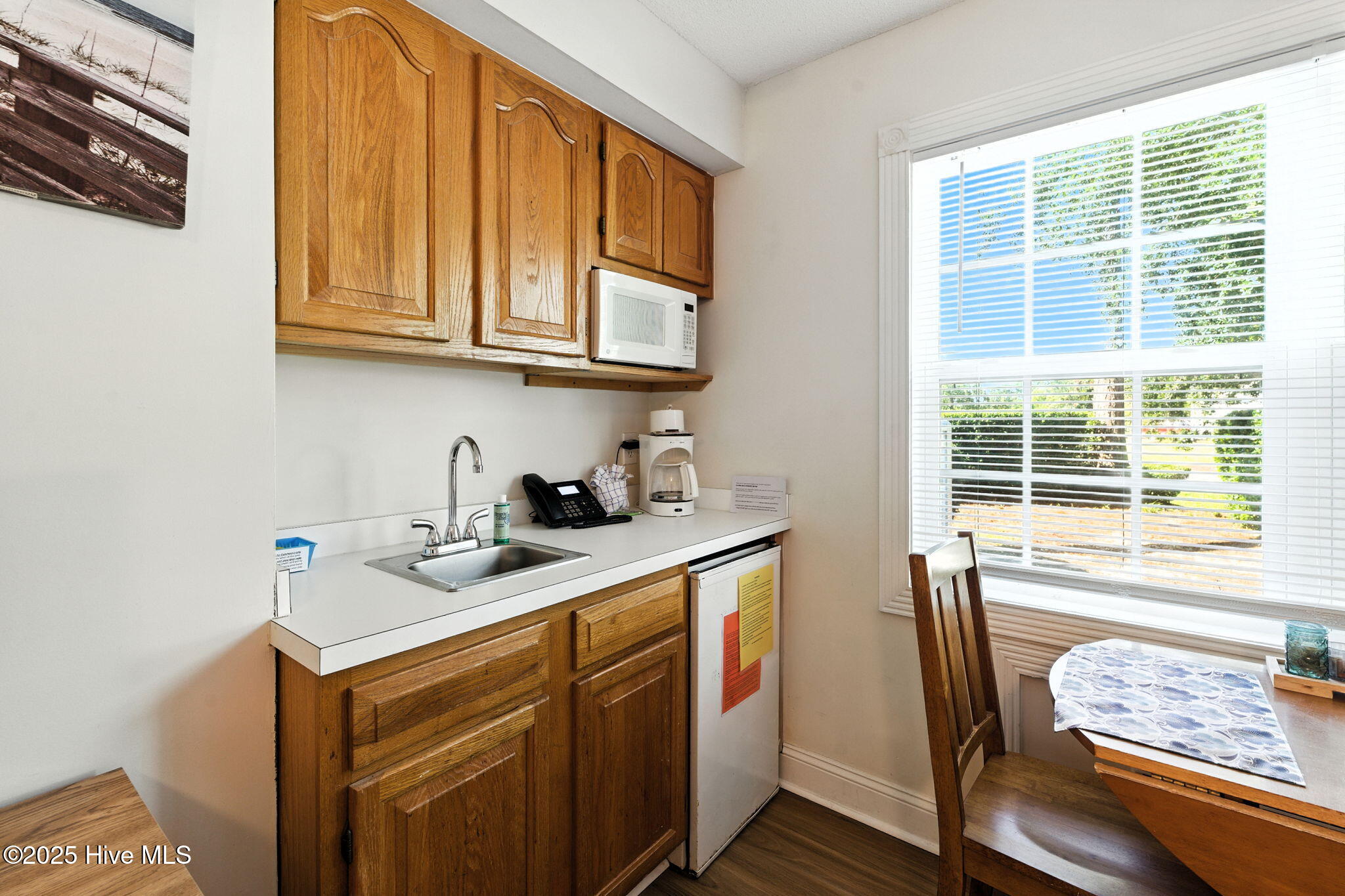 100527104 | Photo 11