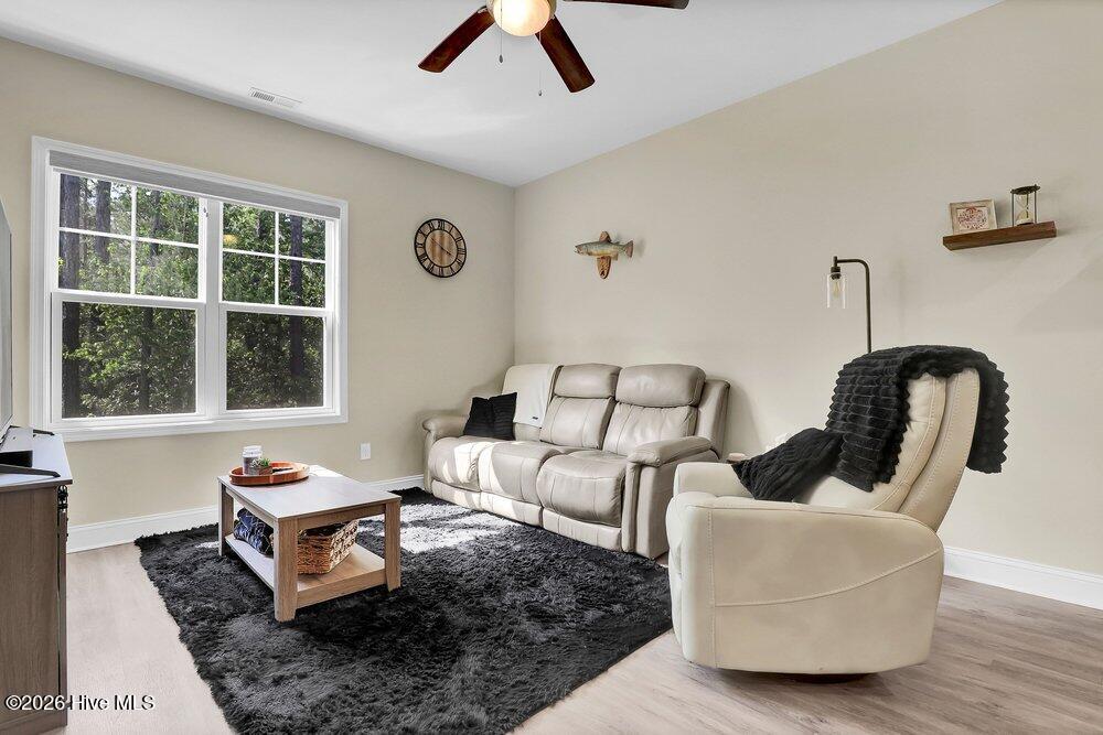 100568323 | Photo 13