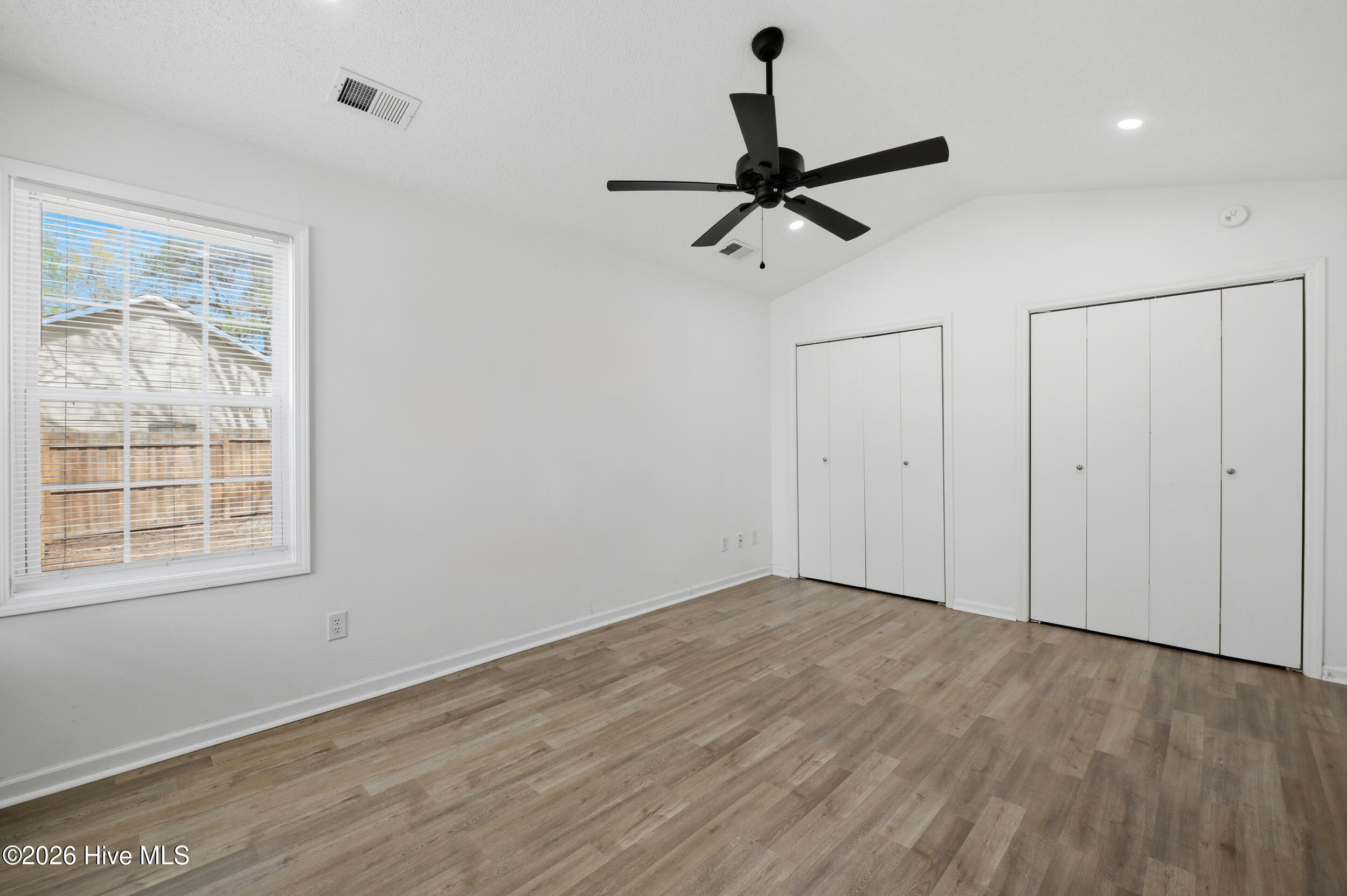 100562899 | Photo 15