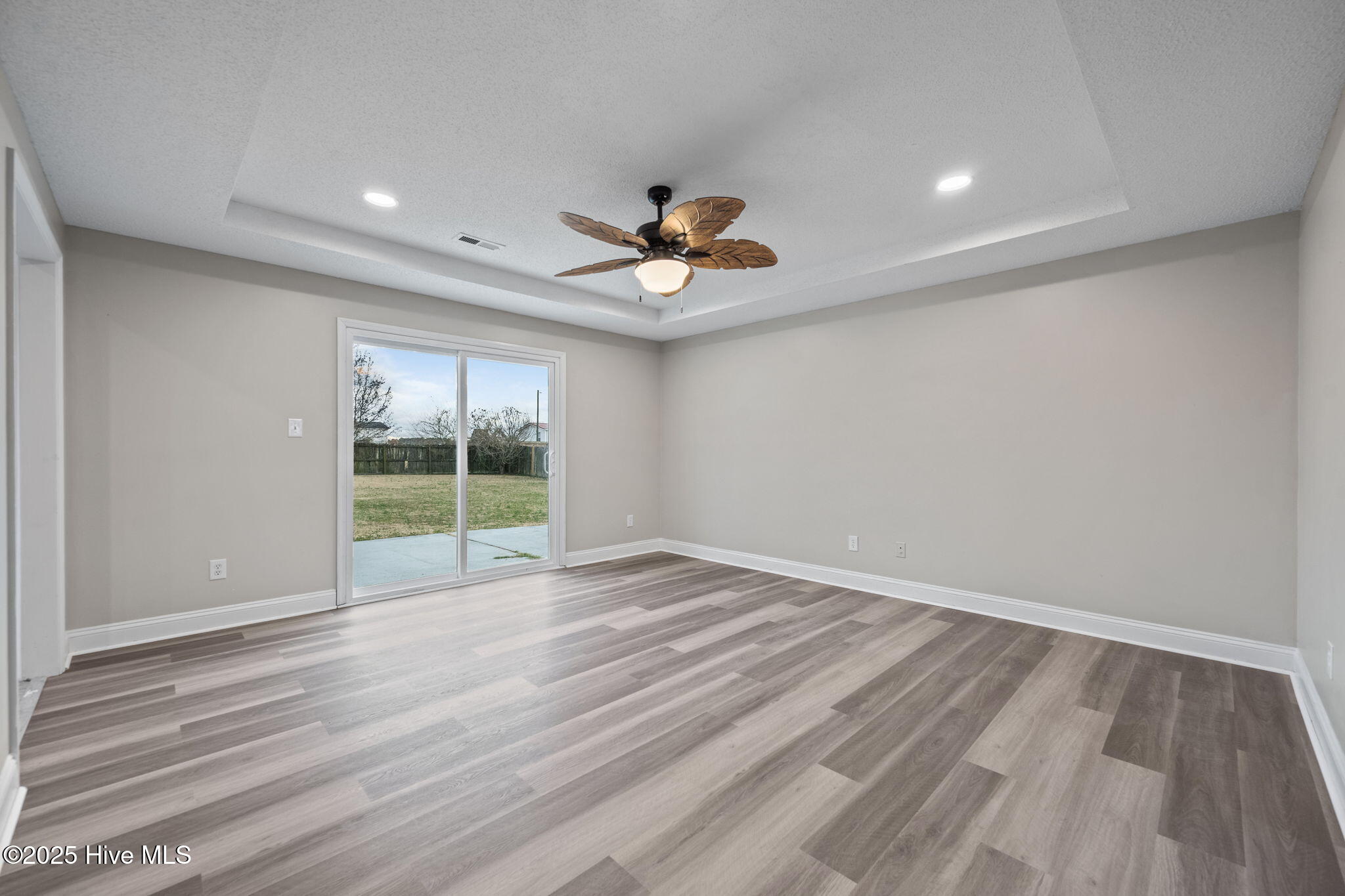 100547097 | Photo 32