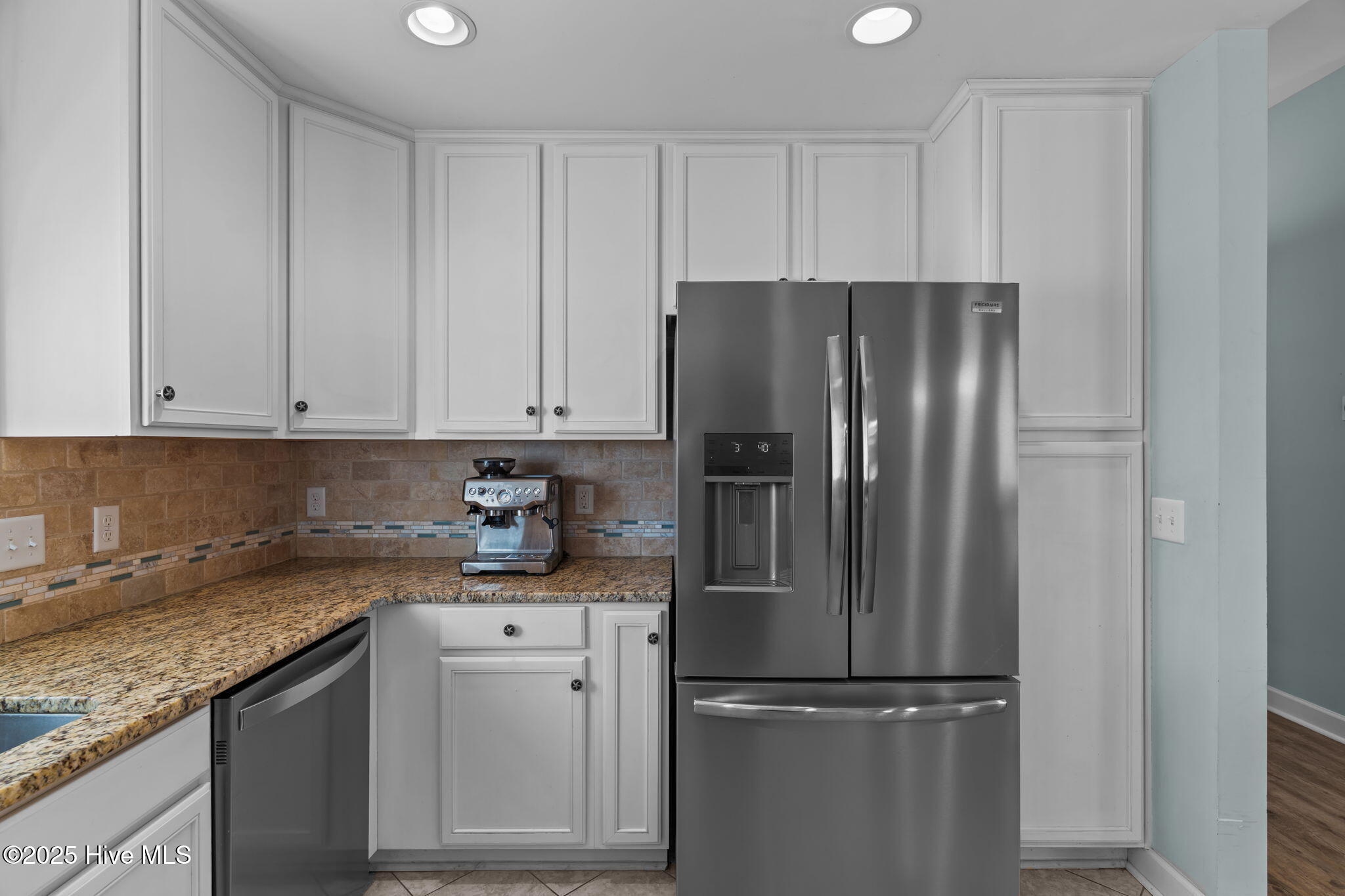 100537422 | Photo 25