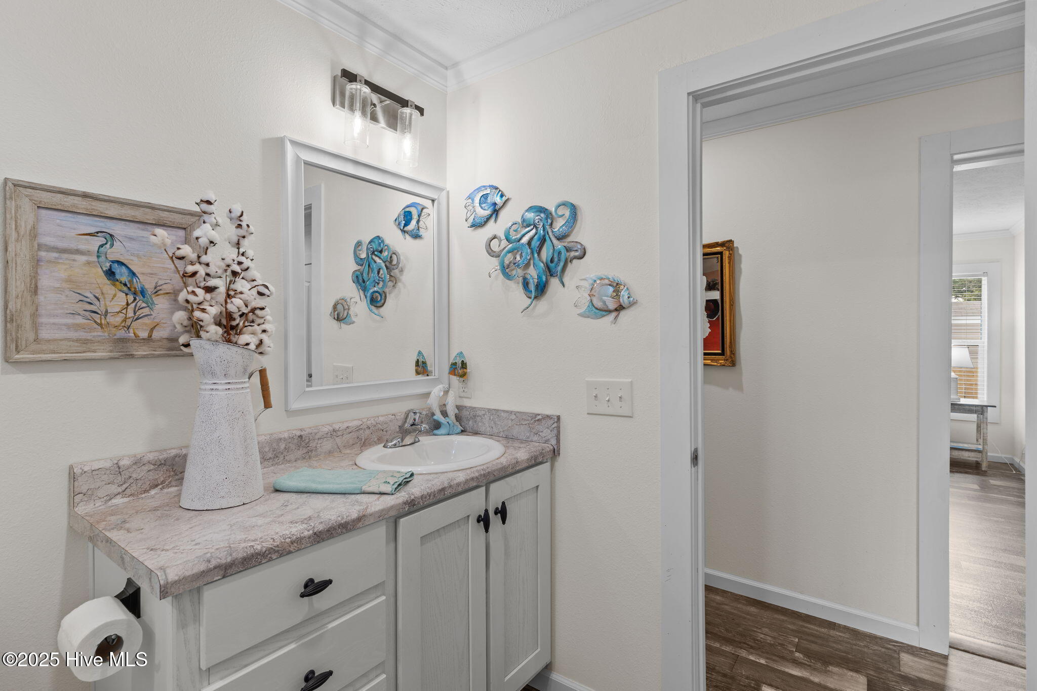 100530001 | Photo 24