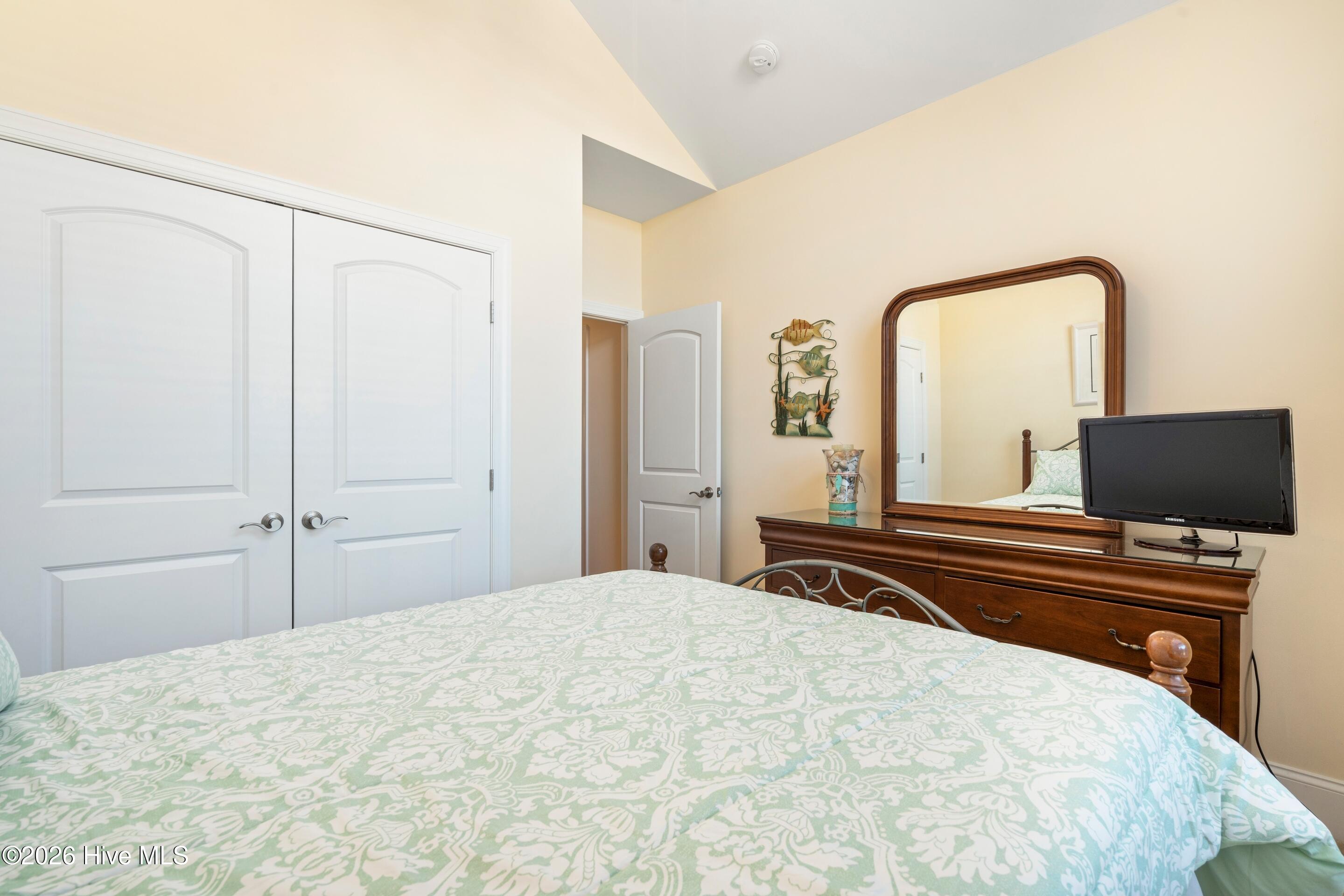 100550560 | Photo 40