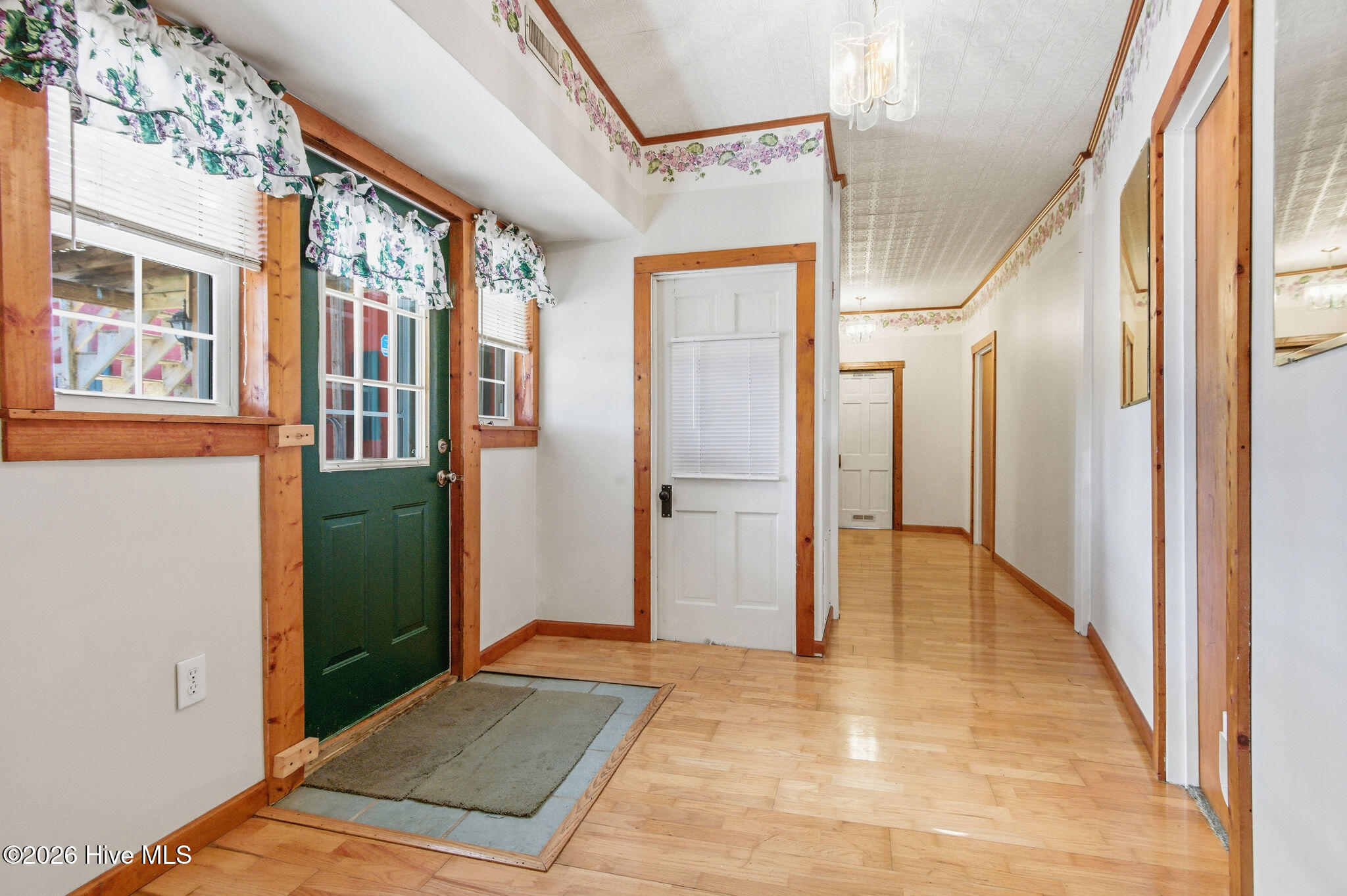 100561889 | Photo 14