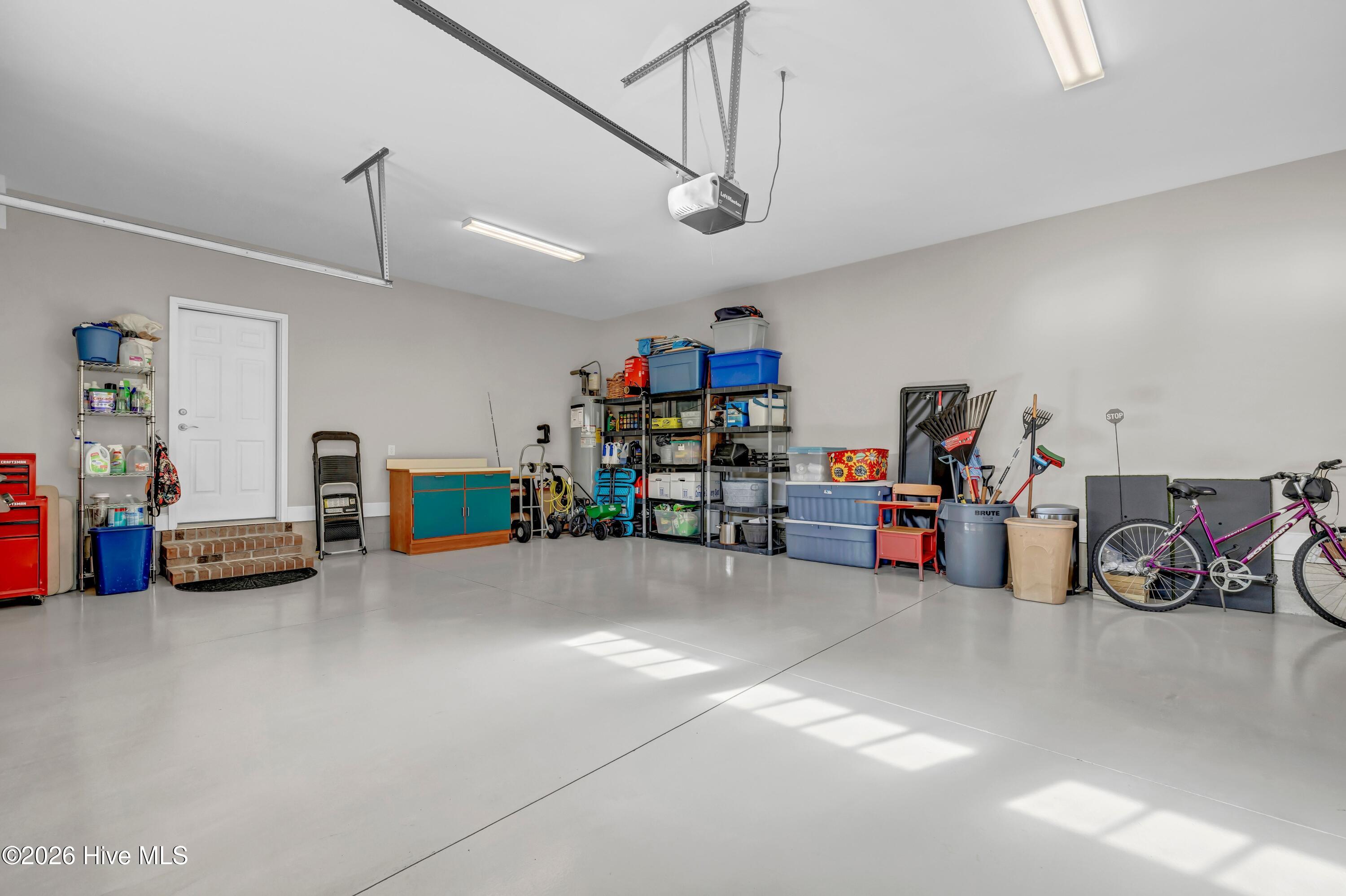 100560169 | Photo 30