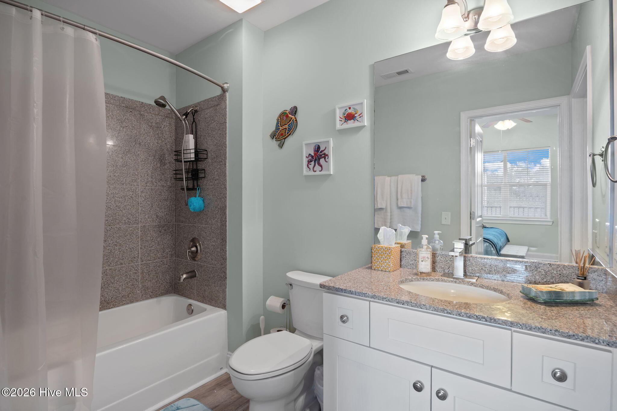 100558895 | Photo 35