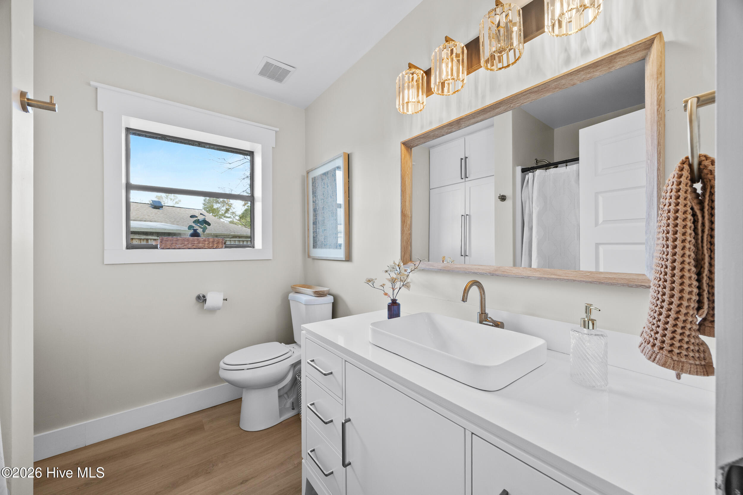 100558579 | Photo 22