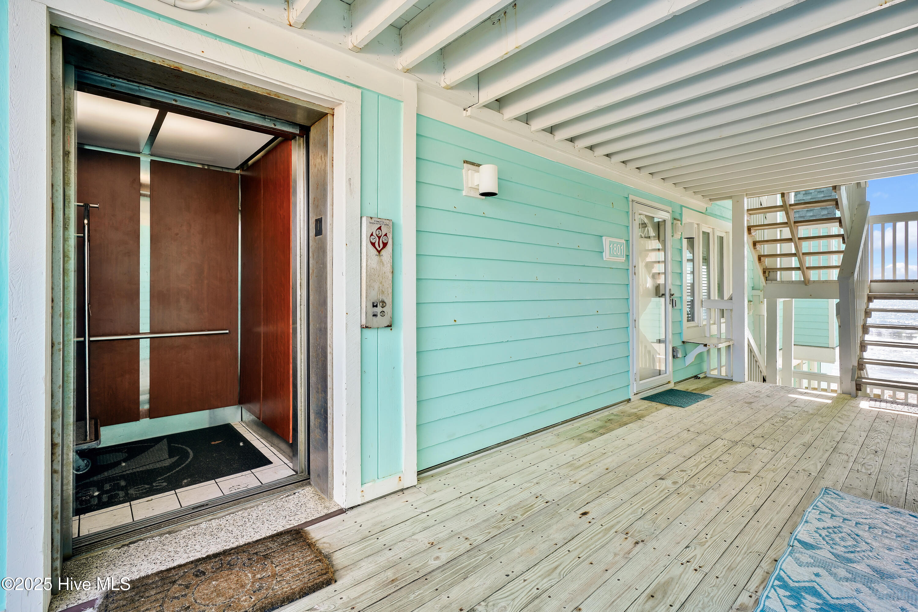 100506077 | Photo 10