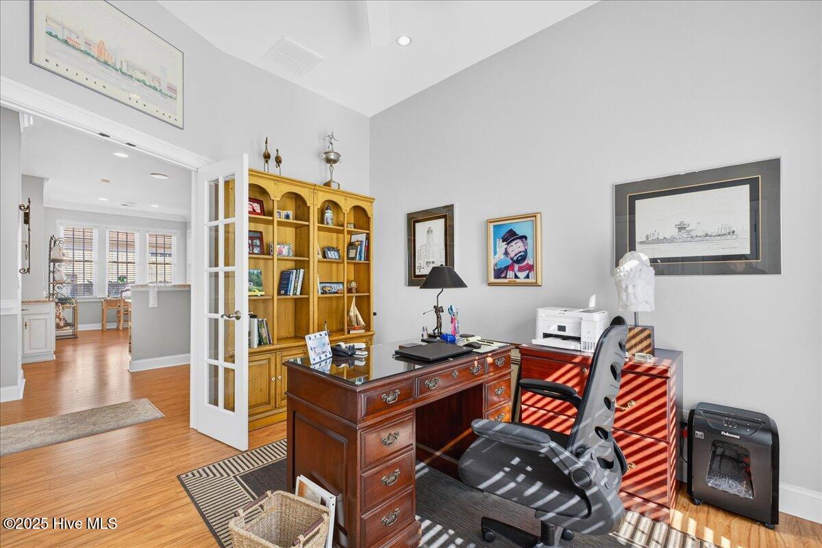 100540380 | Photo 42