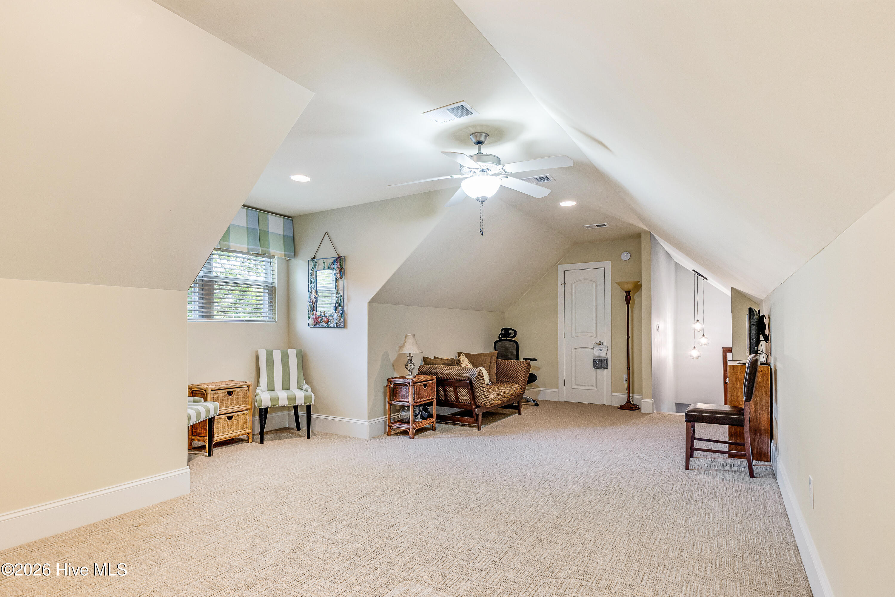 100570031 | Photo 48