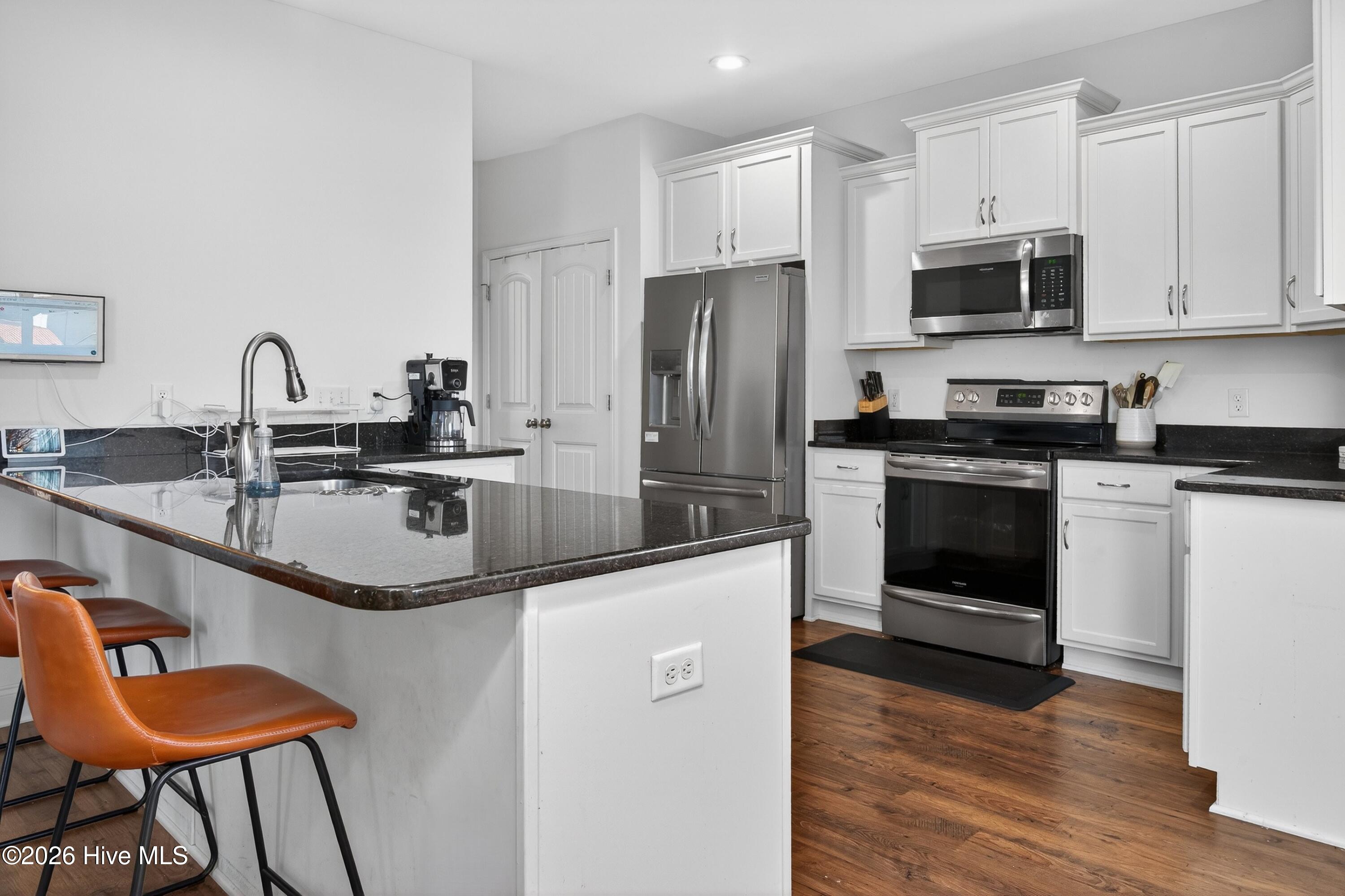 100565414 | Photo 16