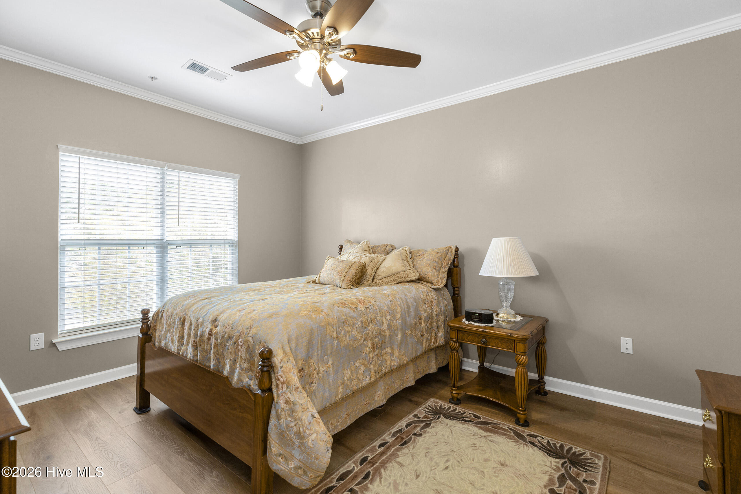 100560477 | Photo 16