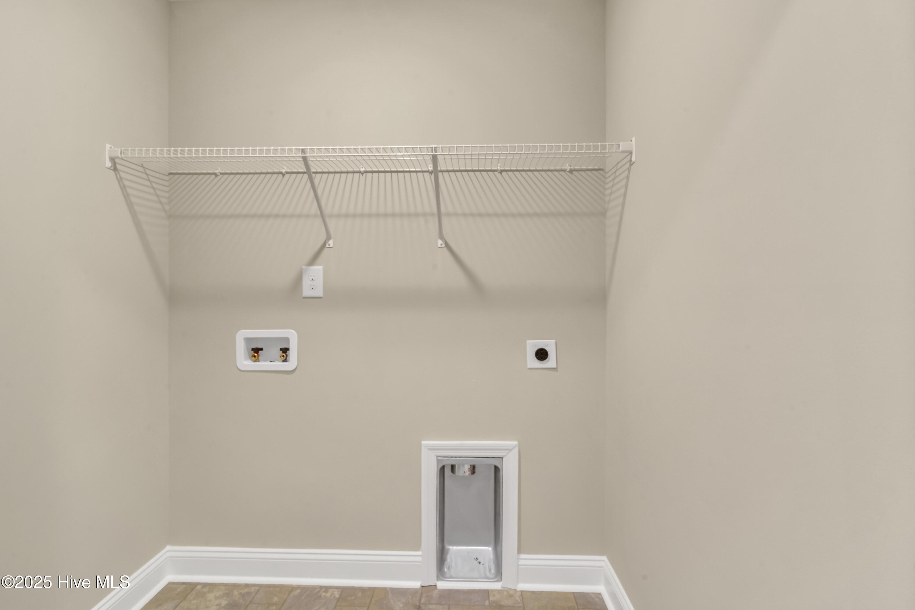 100566089 | Photo 36