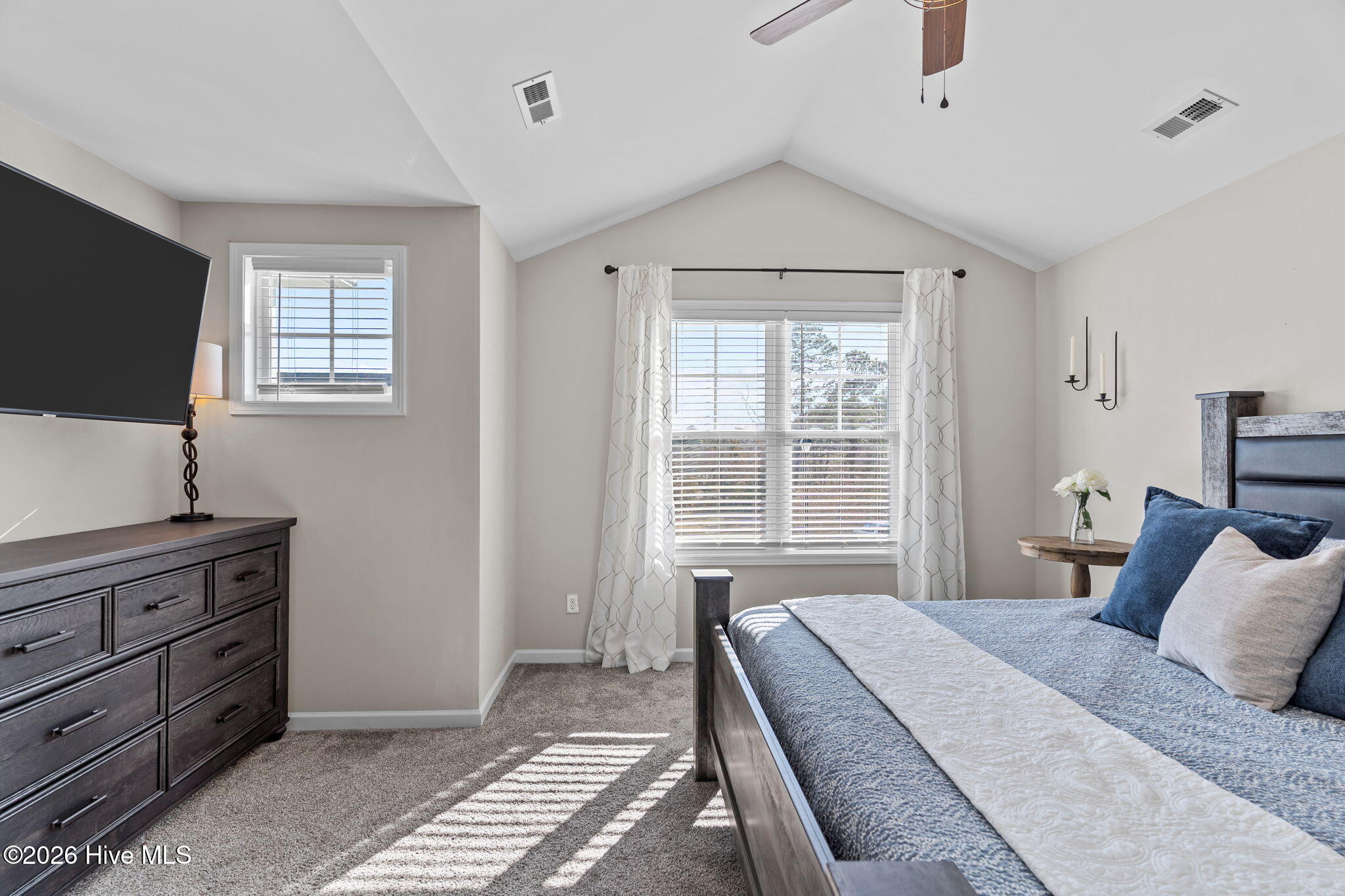 100555815 | Photo 25