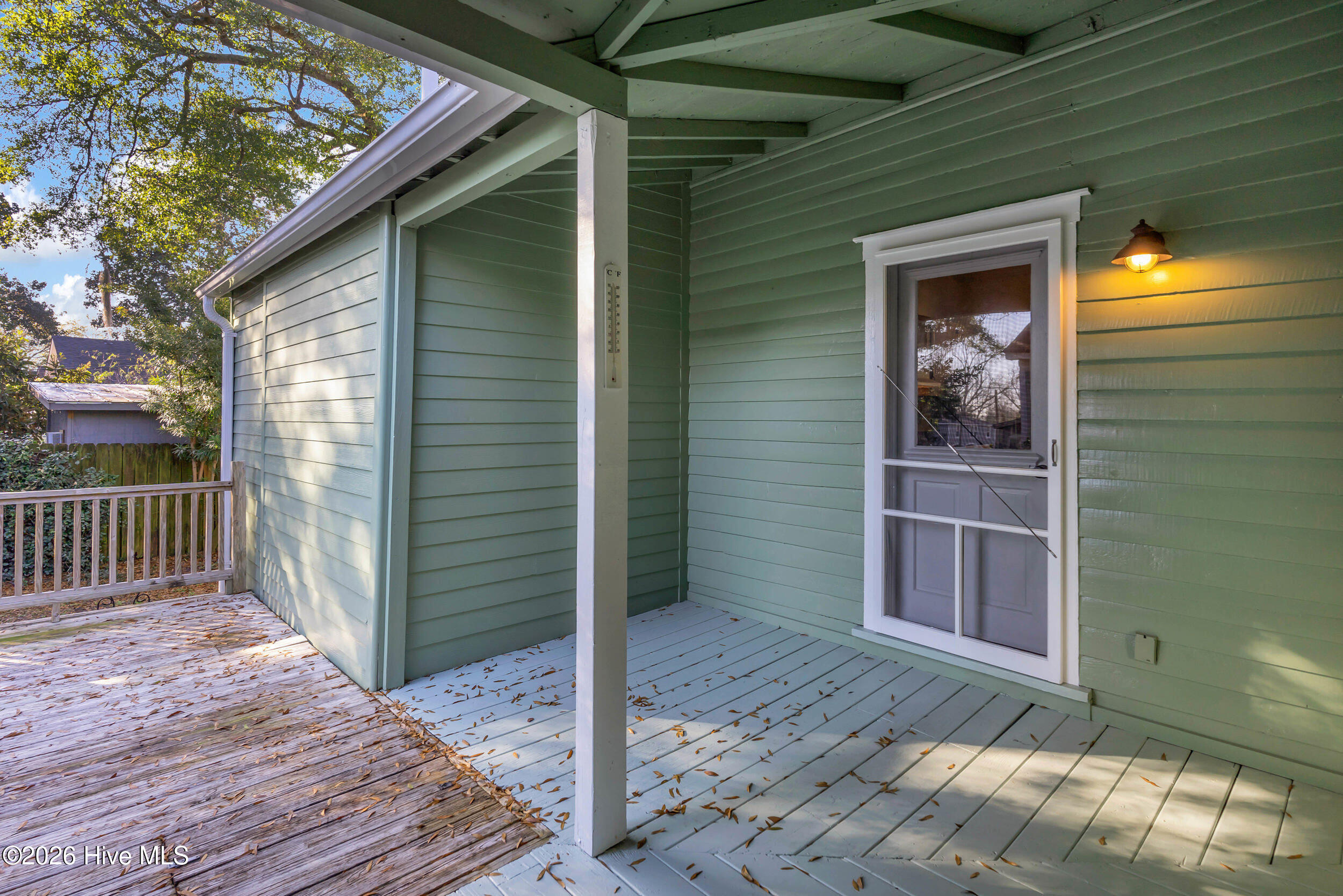 100528129 | Photo 41