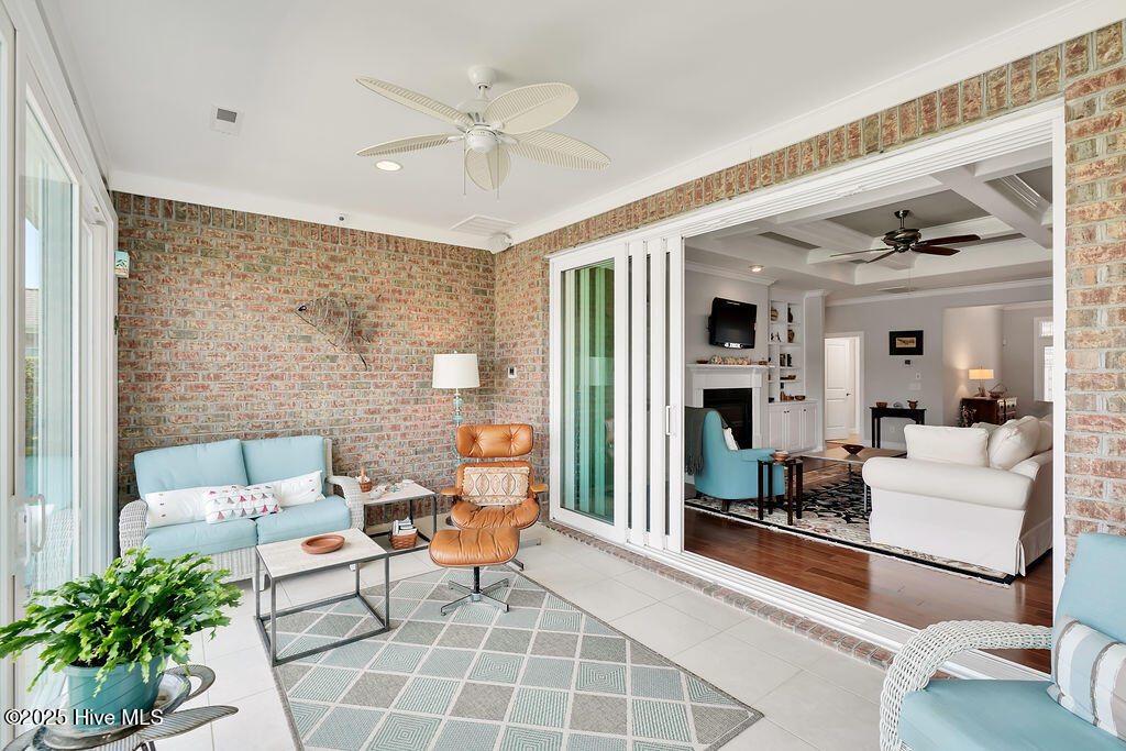 100534763 | Photo 37