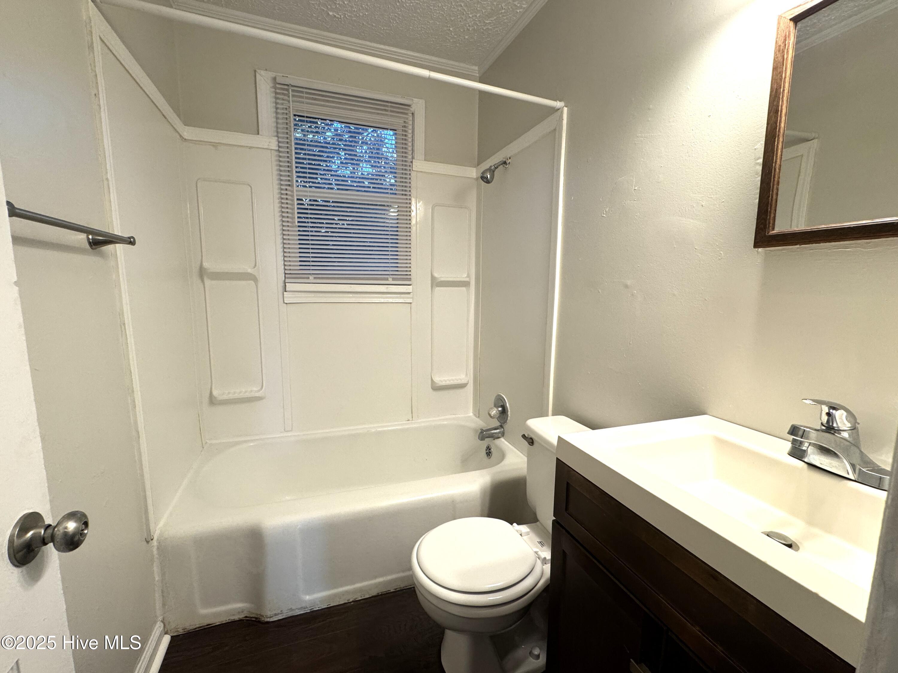 100556845 | Photo 15