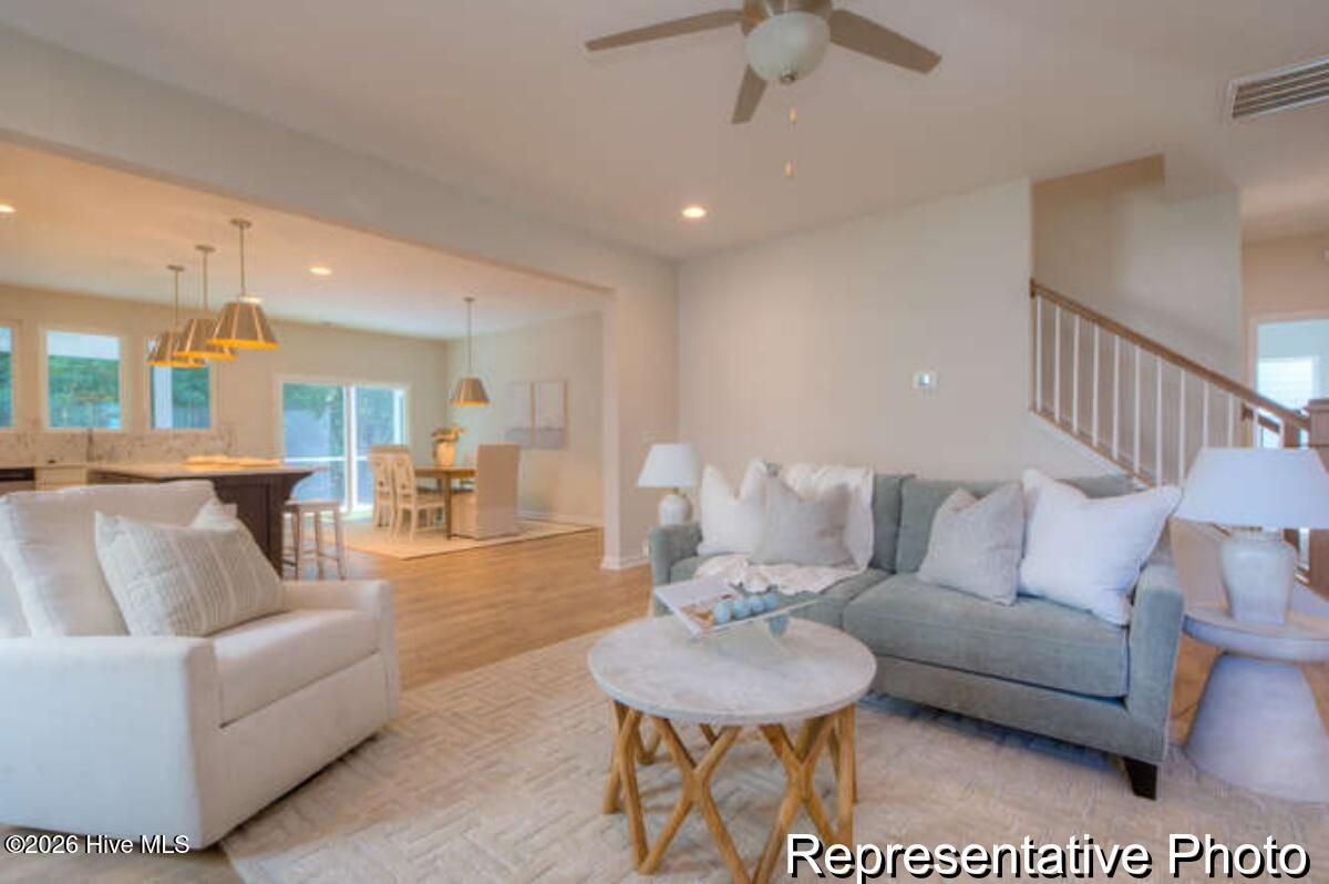 100563707 | Photo 15