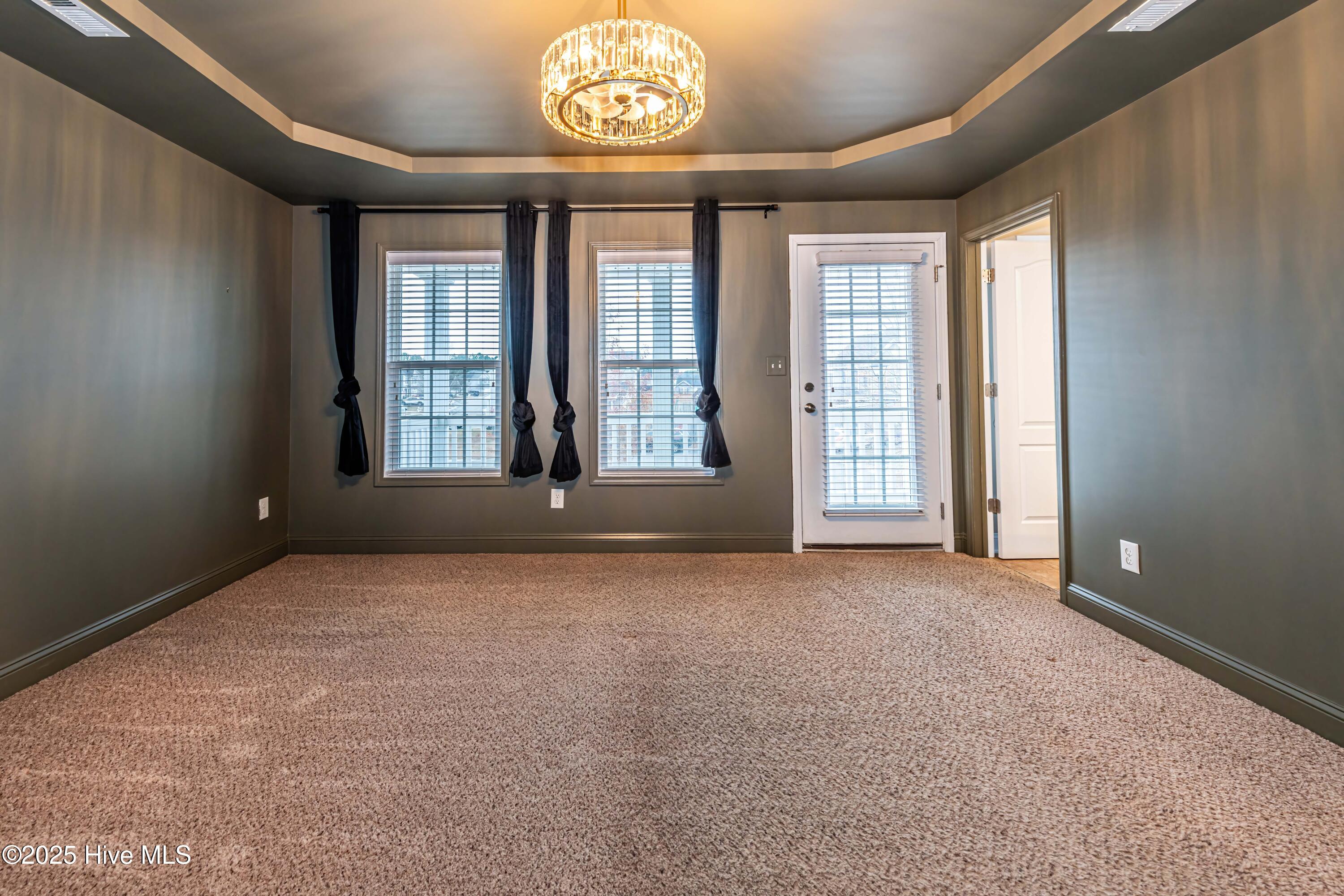 100546682 | Photo 40