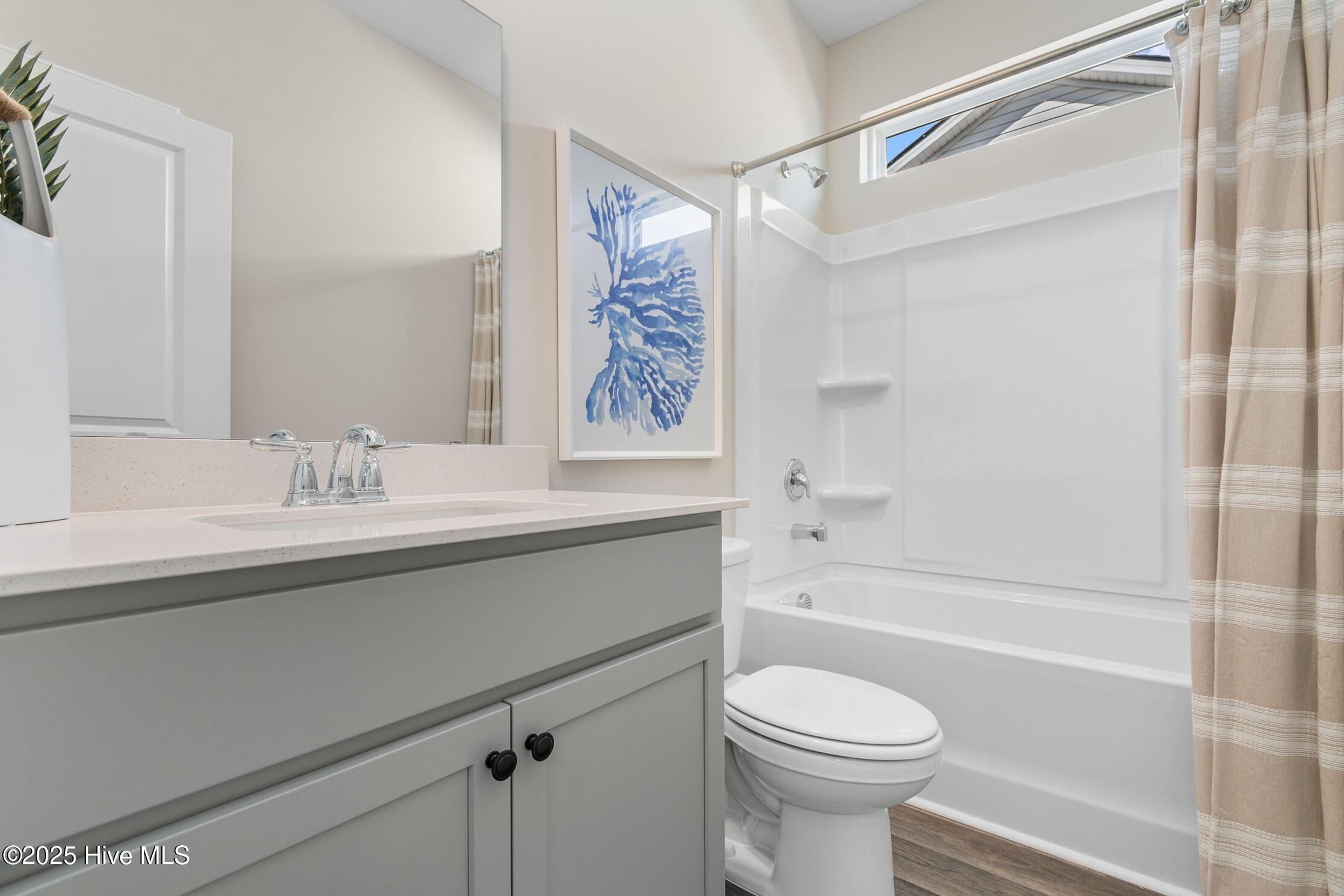 100565072 | Photo 26