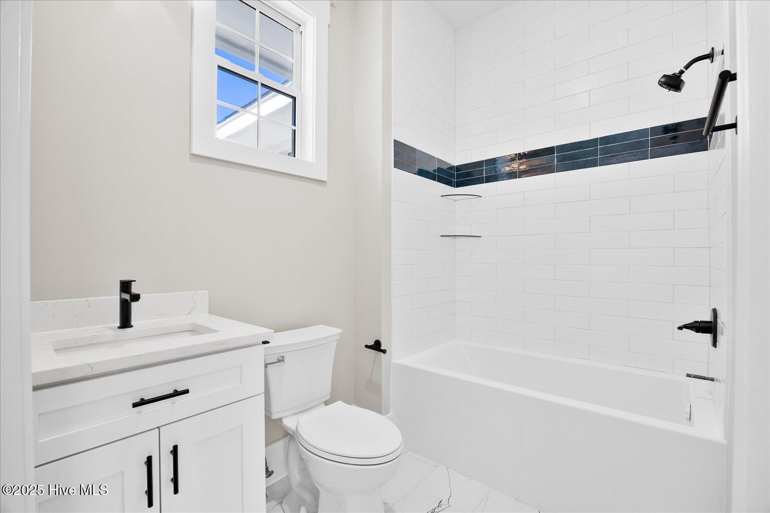 100538662 | Photo 23