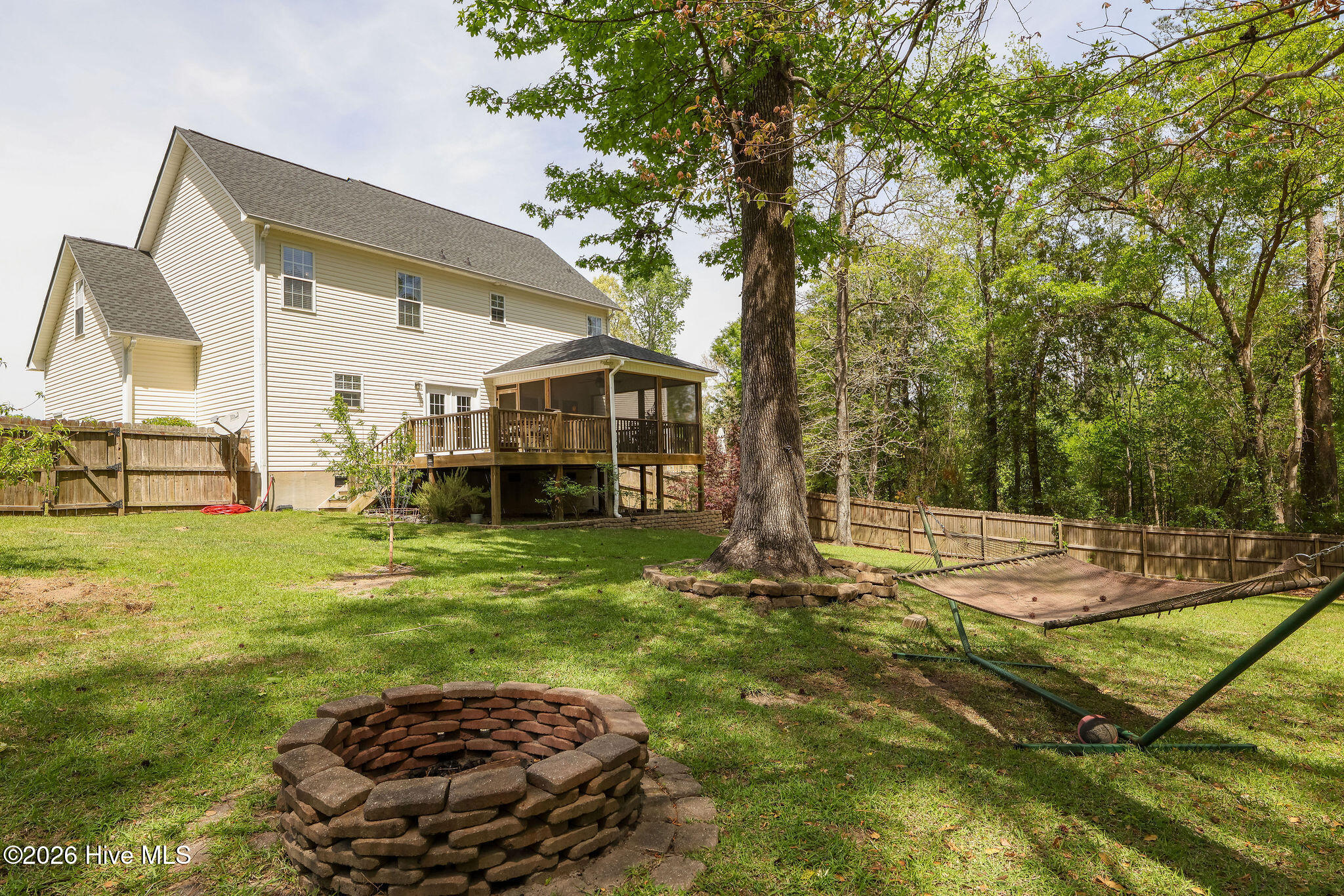 100565311 | Photo 35