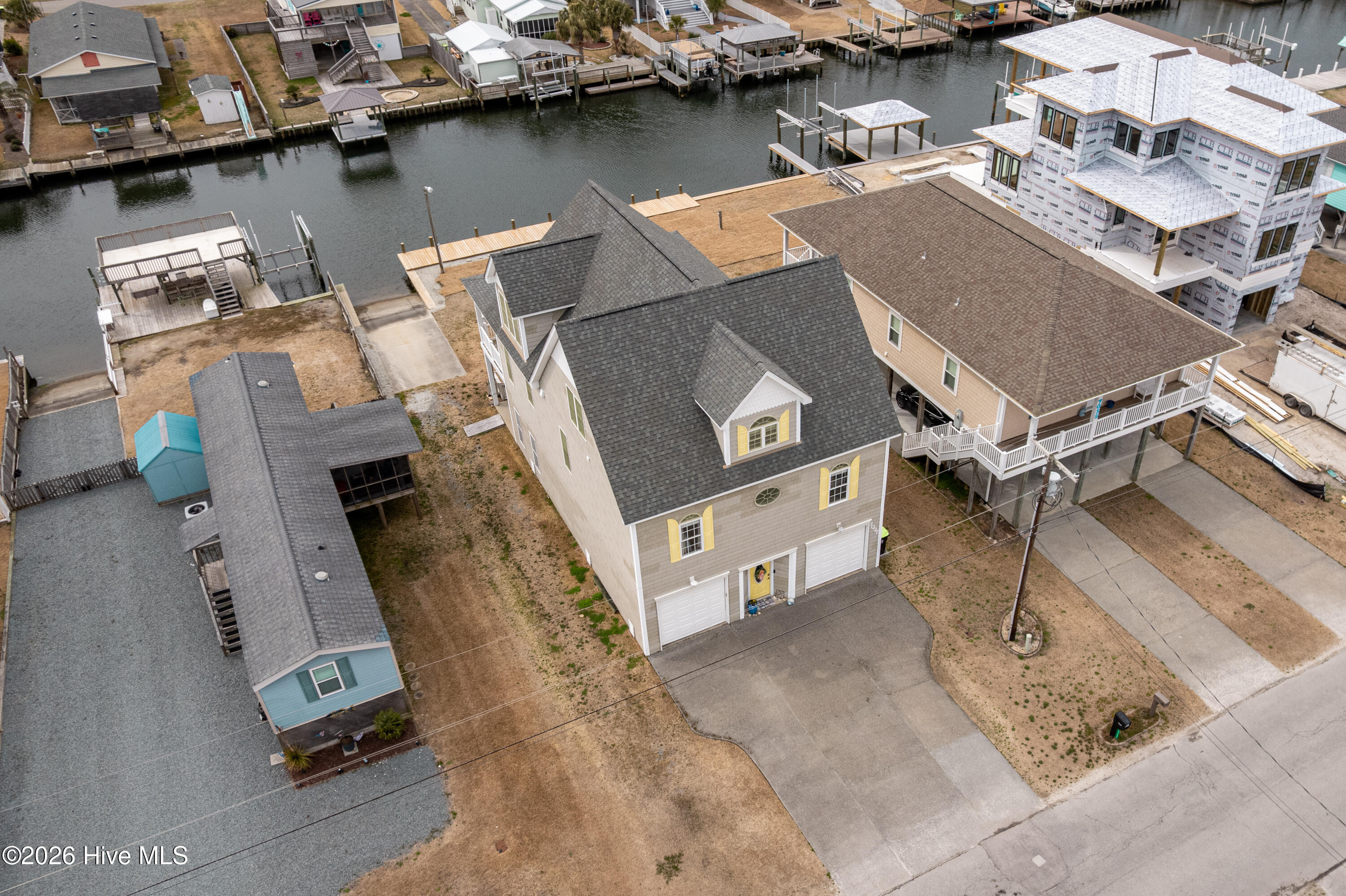 100557318 | Photo 24