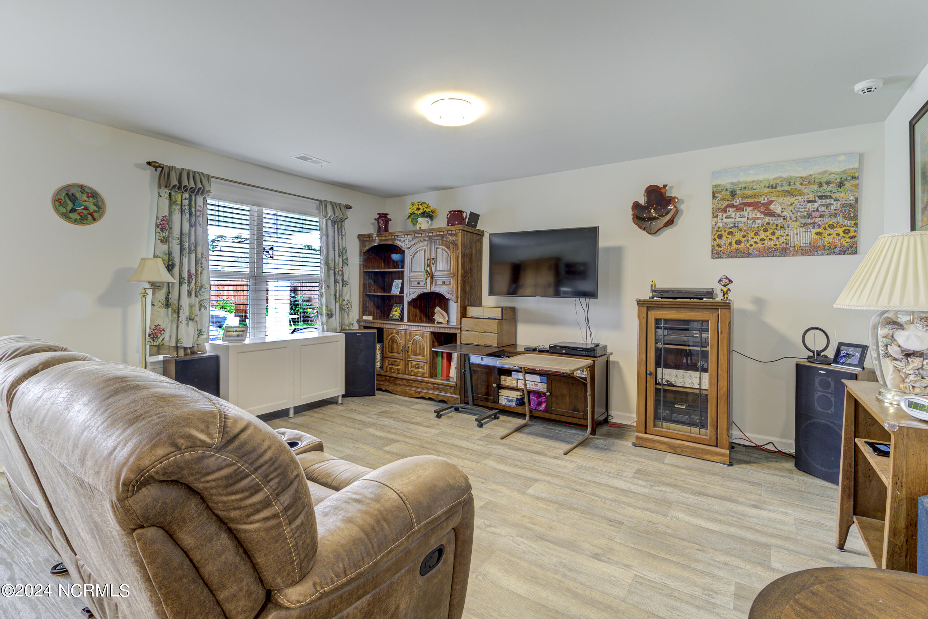 100563722 | Photo 13