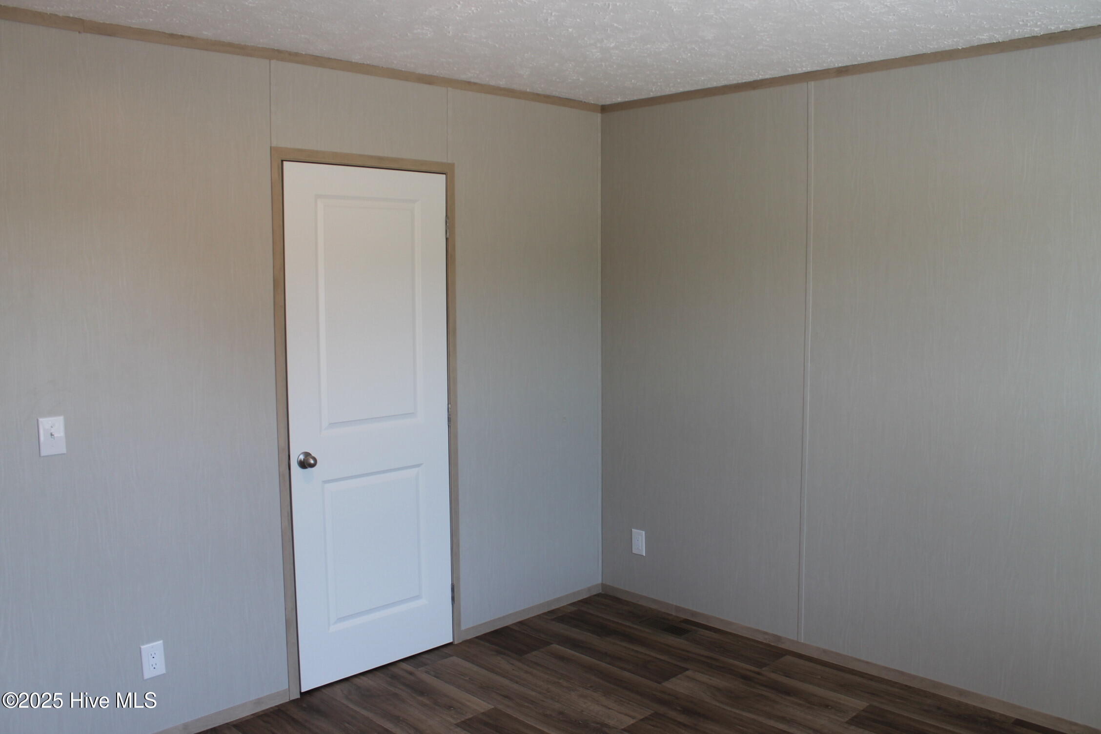 100528403 | Photo 48