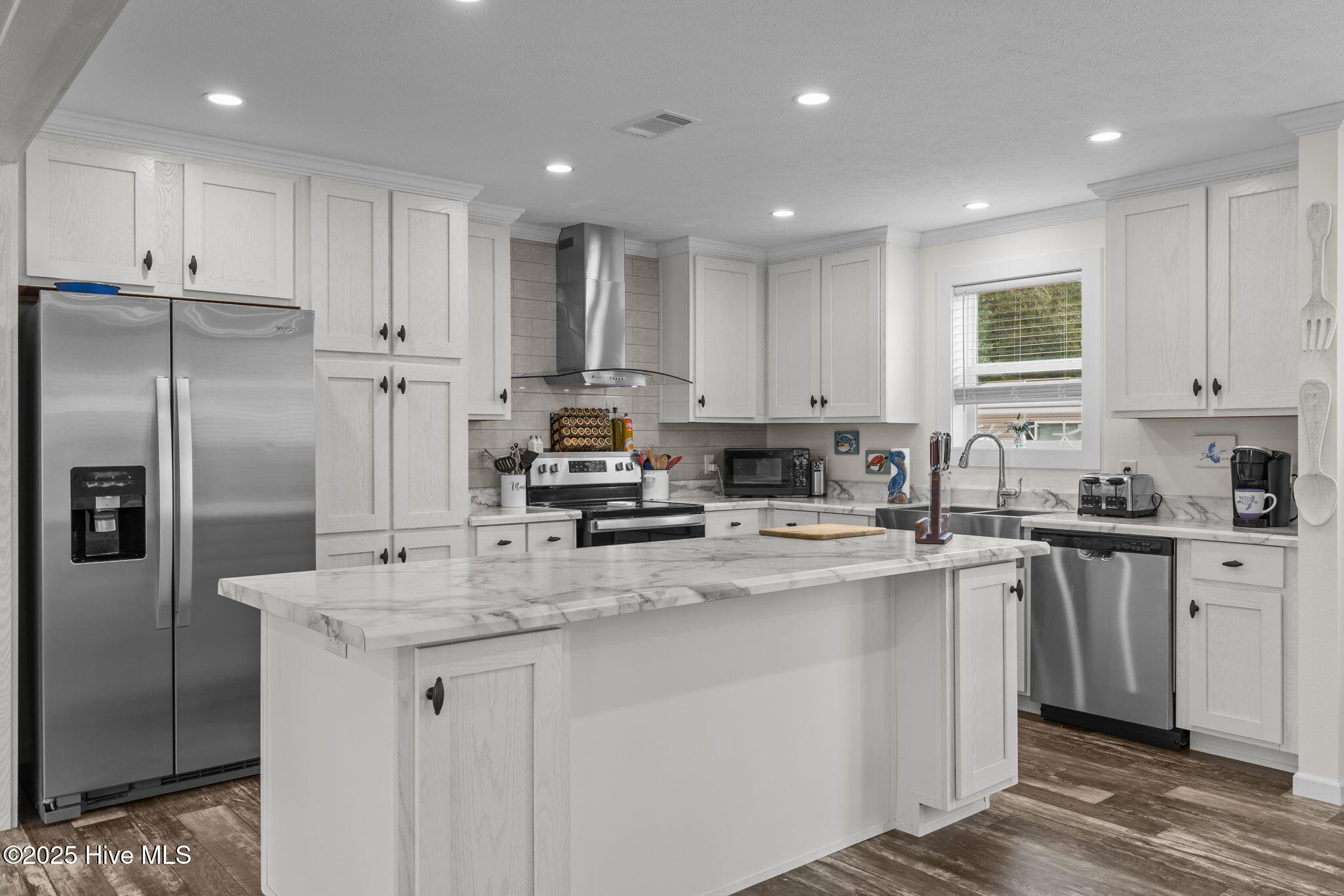 100530001 | Photo 19