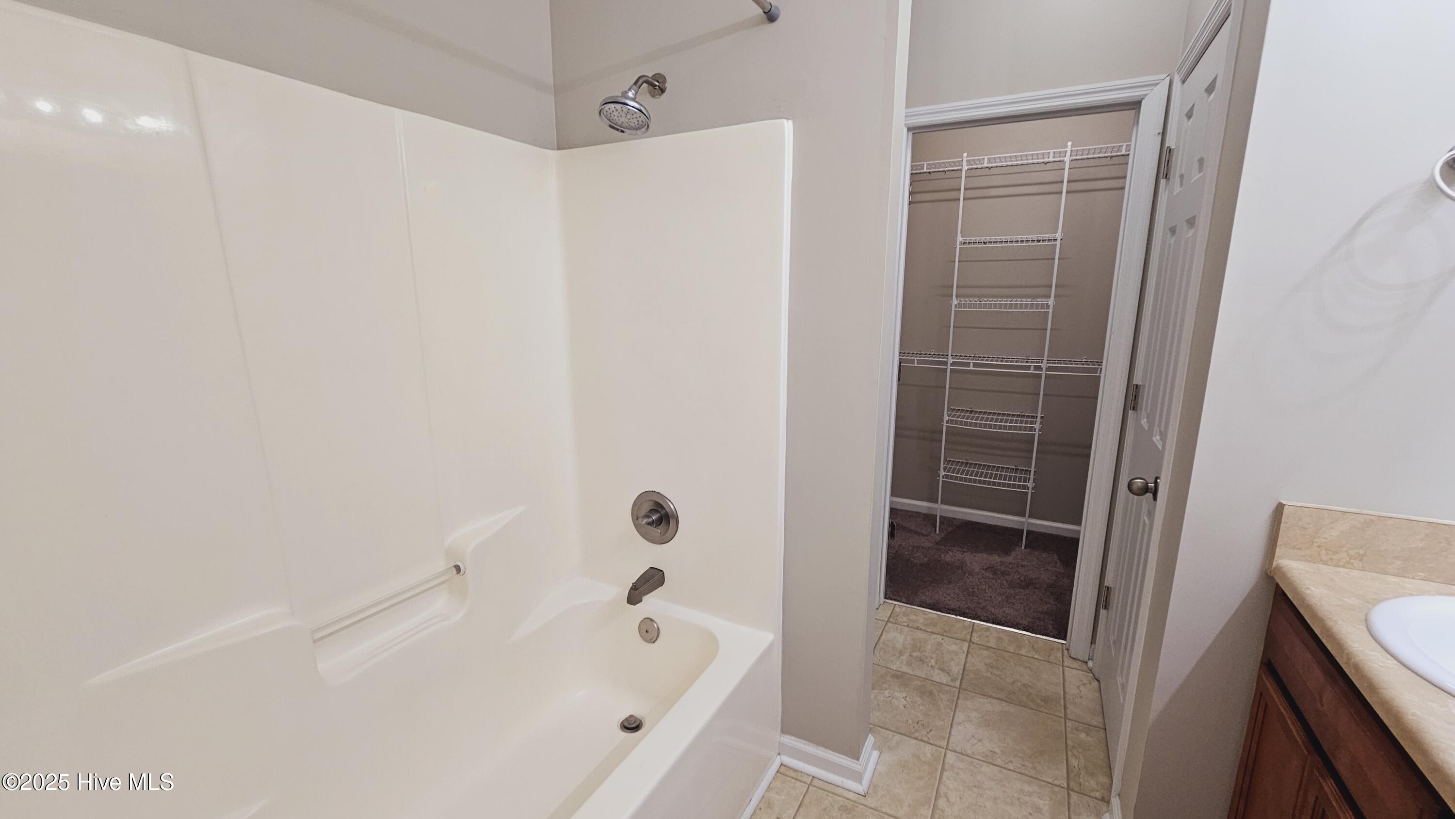 100545188 | Photo 15