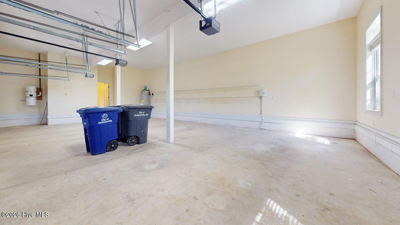 100568487 | Photo 42