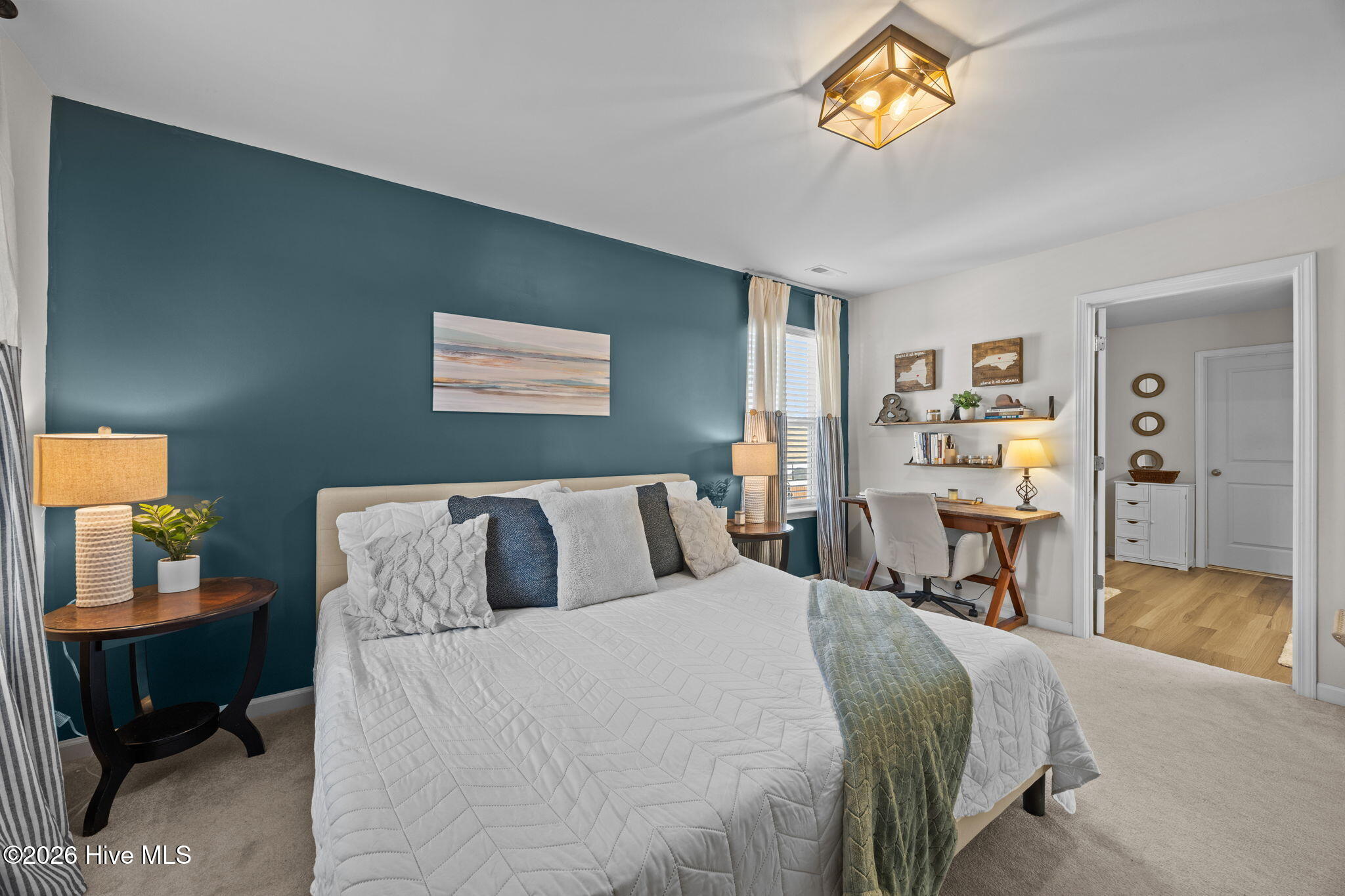 100549295 | Photo 16