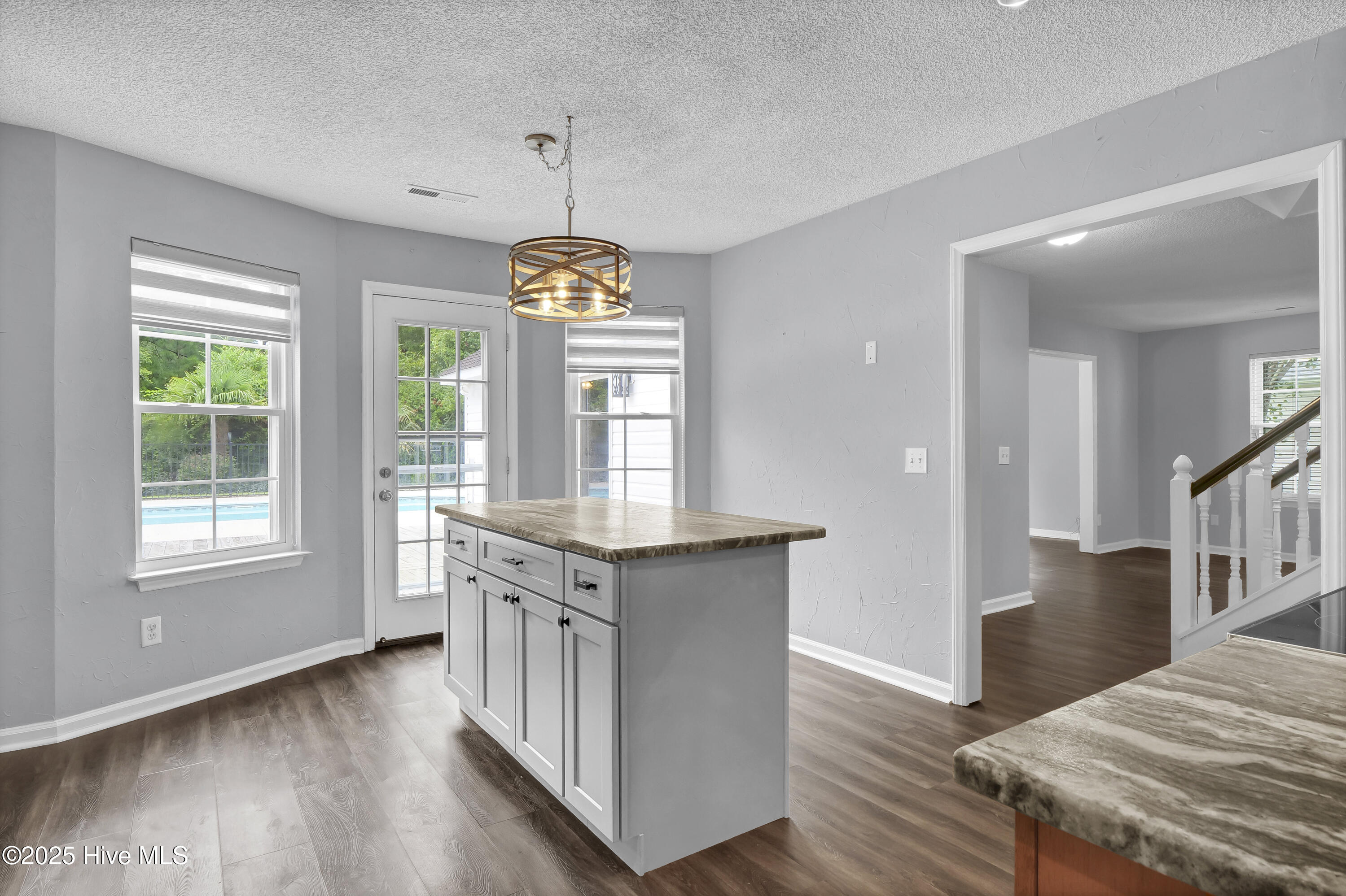 100544266 | Photo 23