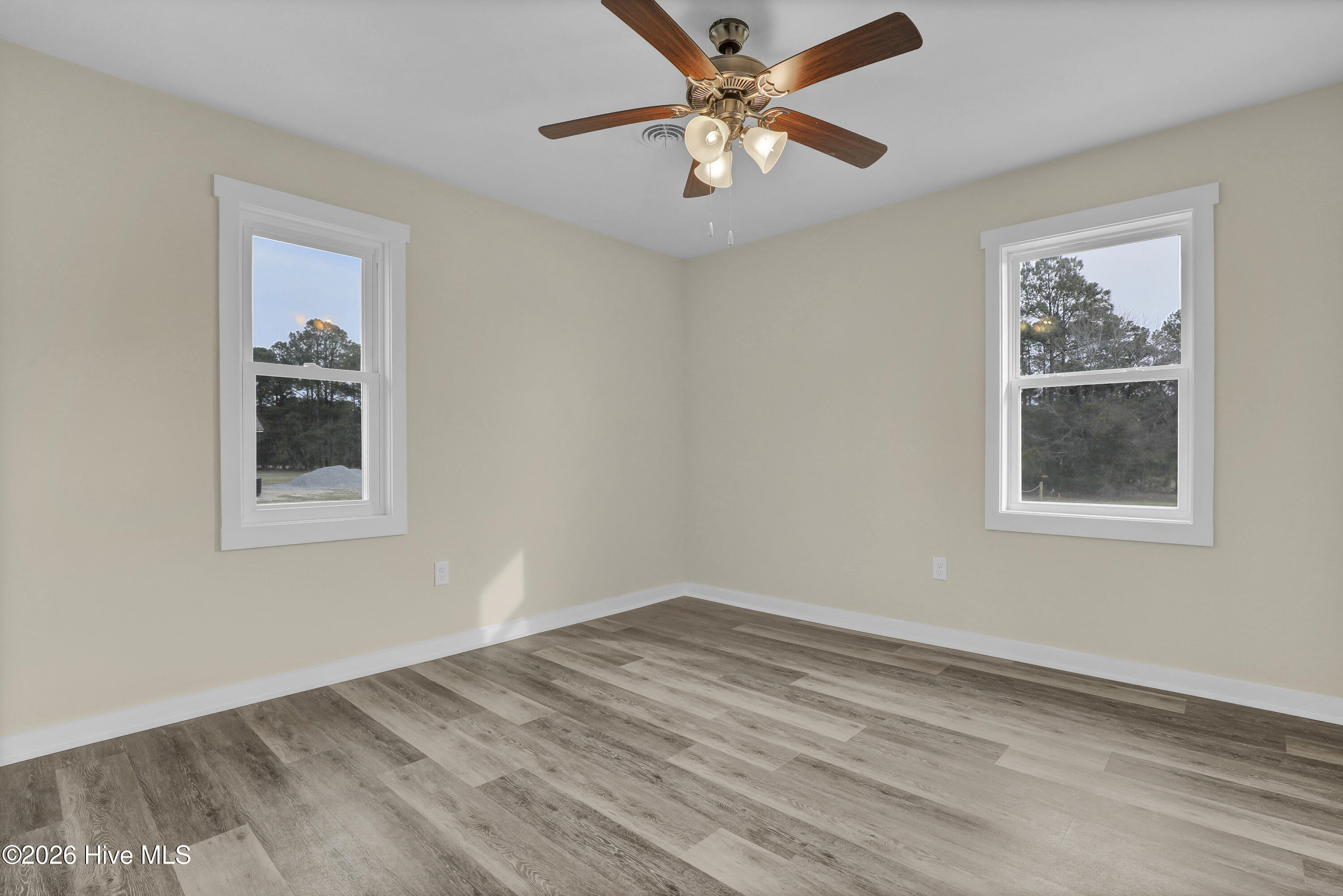 100564662 | Photo 15