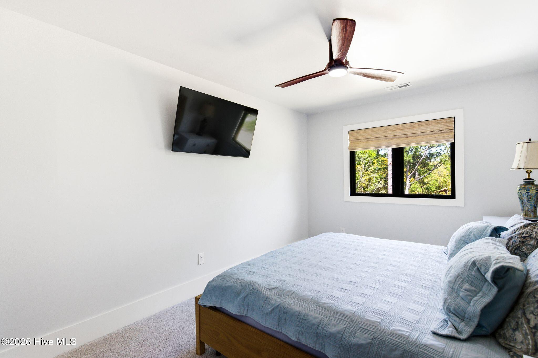 100568012 | Photo 59