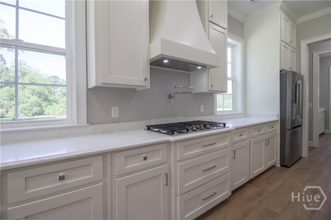 Gas cooktop and pot filler