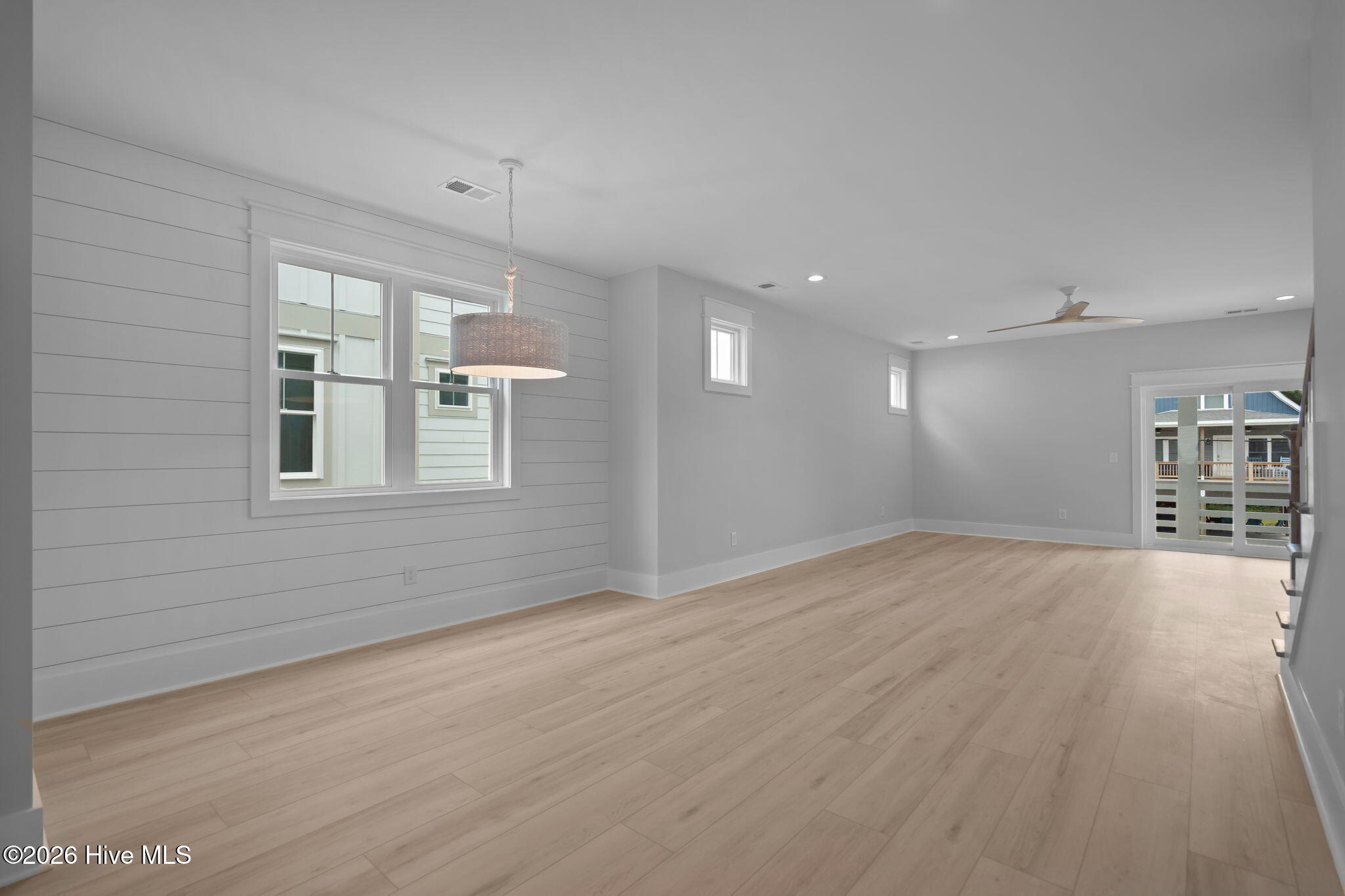 100553726 | Photo 16