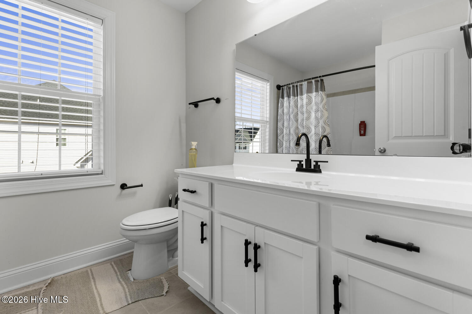 100549139 | Photo 41