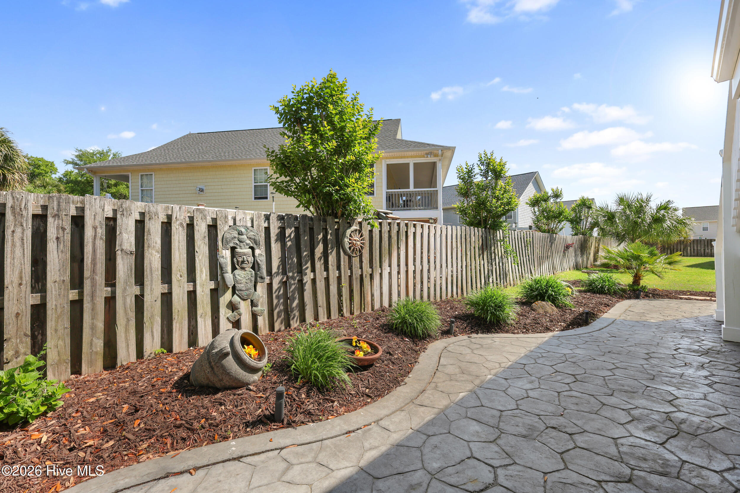 100567989 | Photo 48