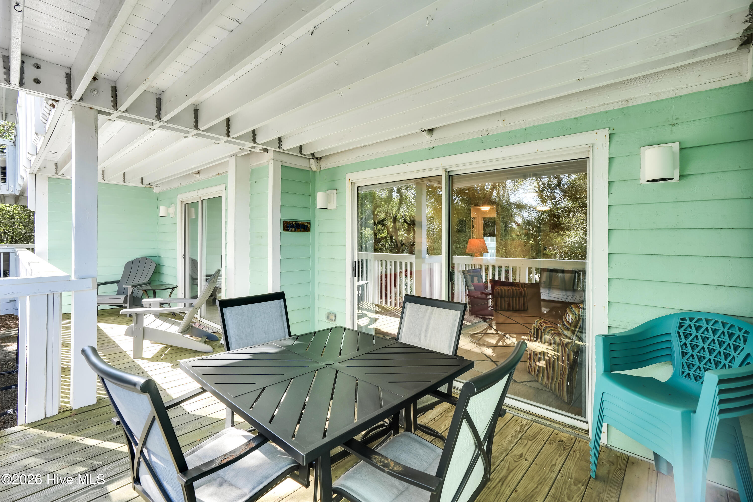 100568340 | Photo 26