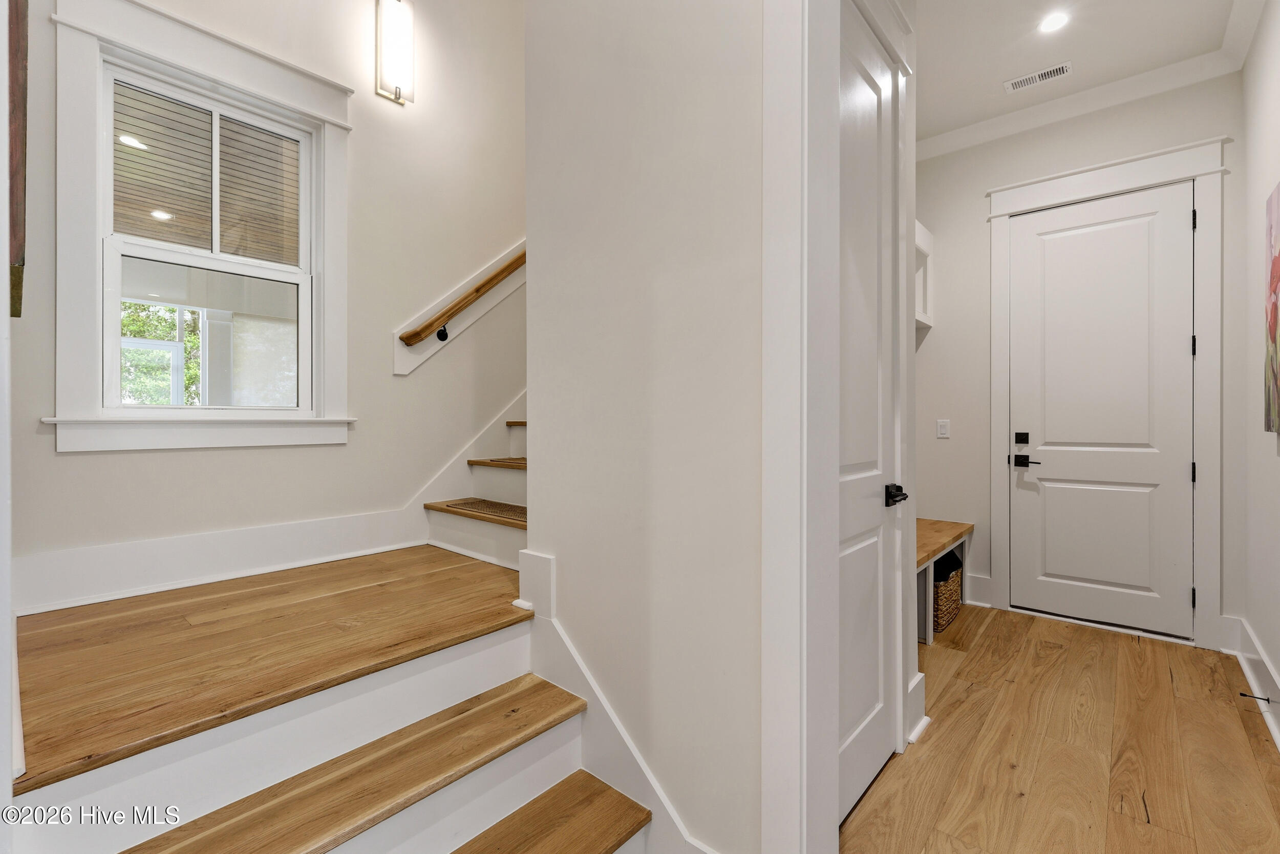 100566937 | Photo 51