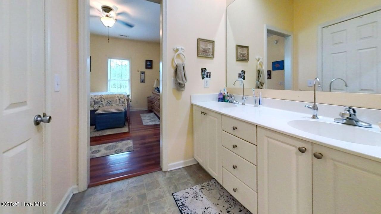 100559167 | Photo 14